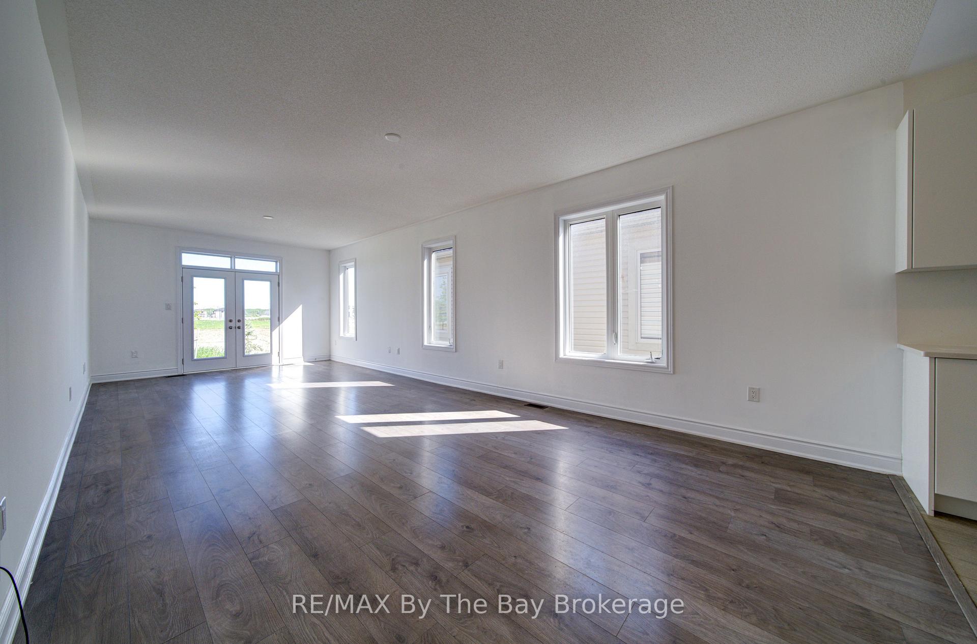 Photo 12 of 15 Union Boulevard, Wasaga Beach — HOMEH