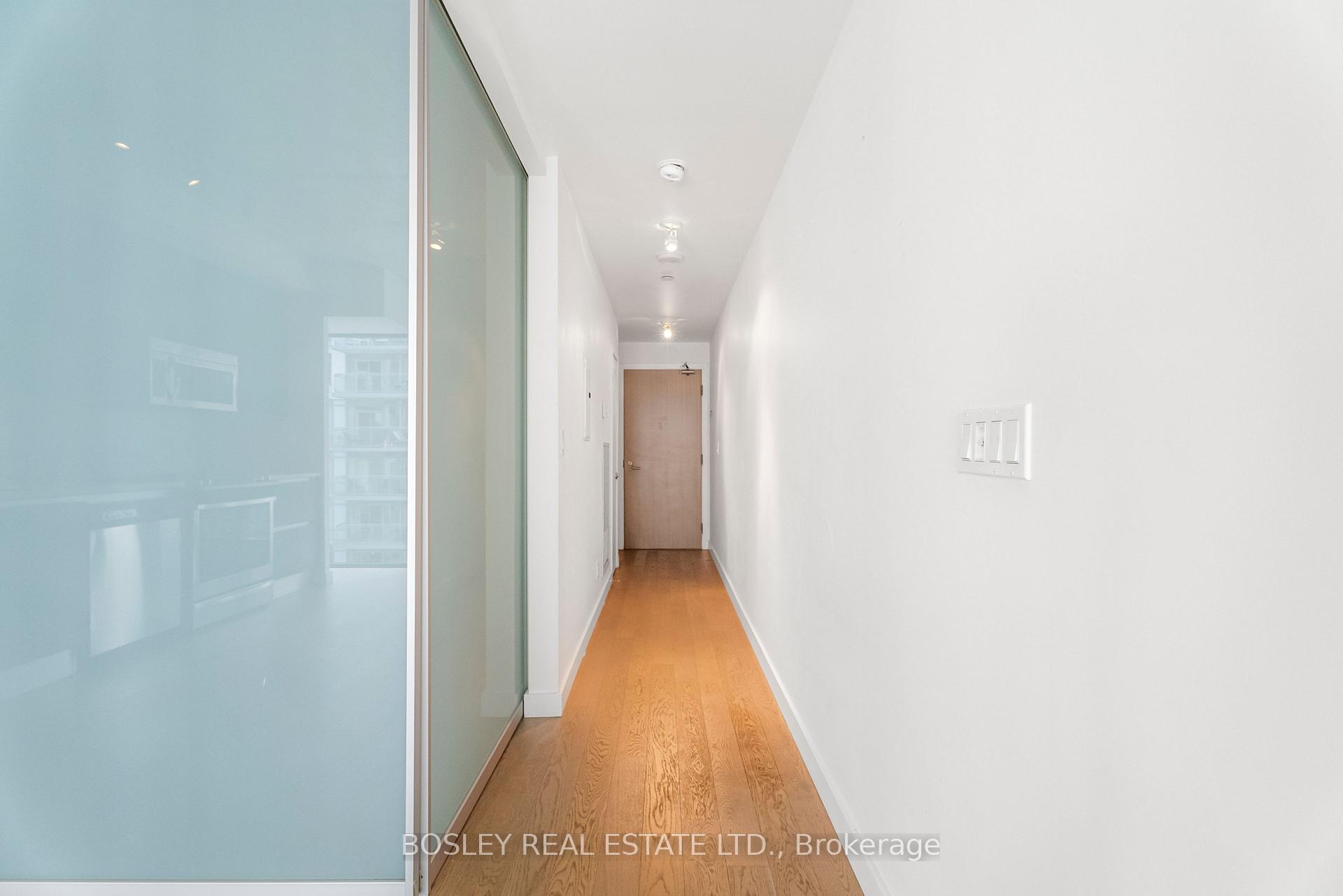 Photo 4 of Unit 1007, 111 Bathurst Street, Toronto, Waterfront Communities — HOMEH