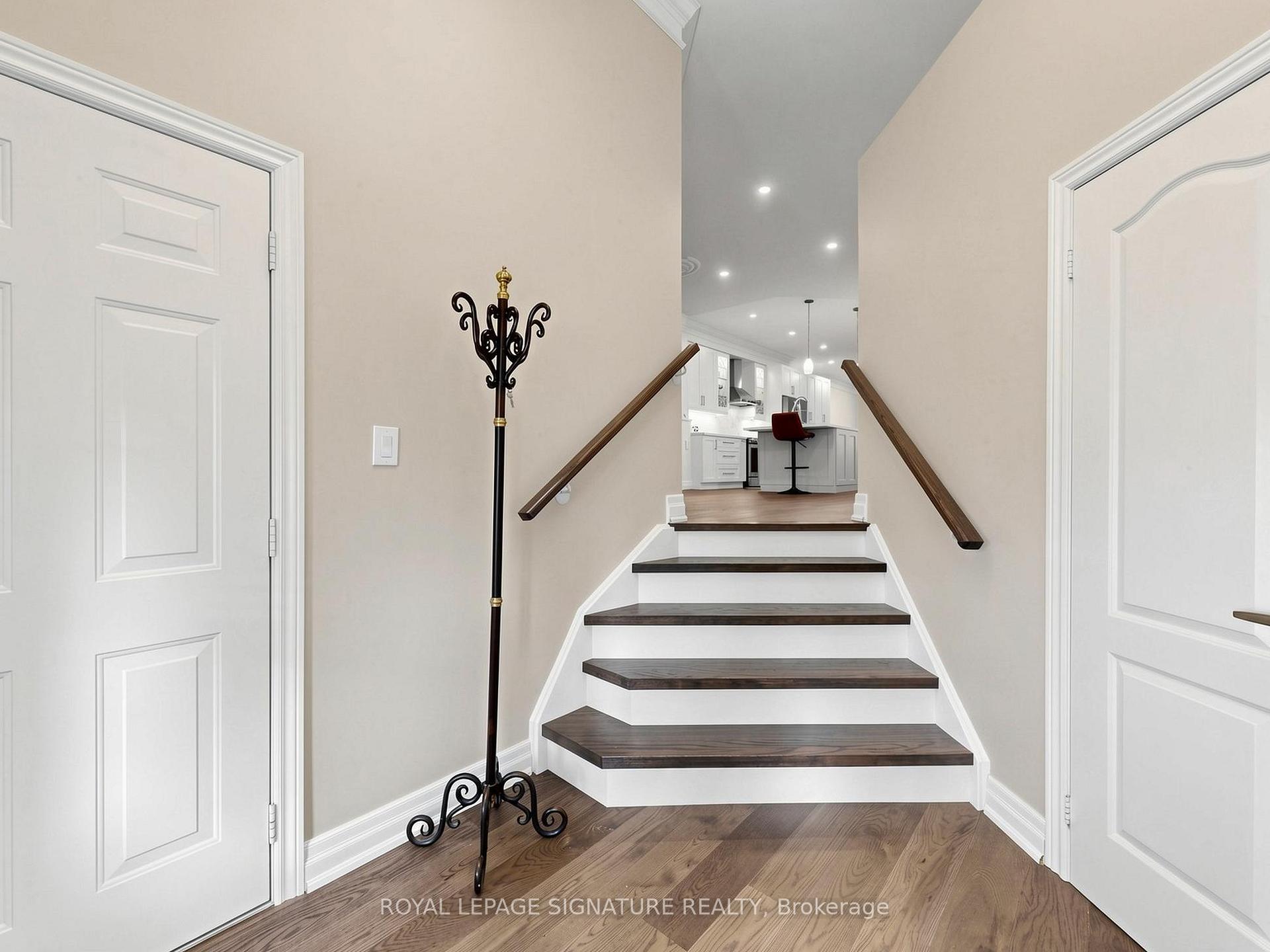 Photo 4 of 49 Kenilworth Crescent, Whitby, Brooklin — HOMEH