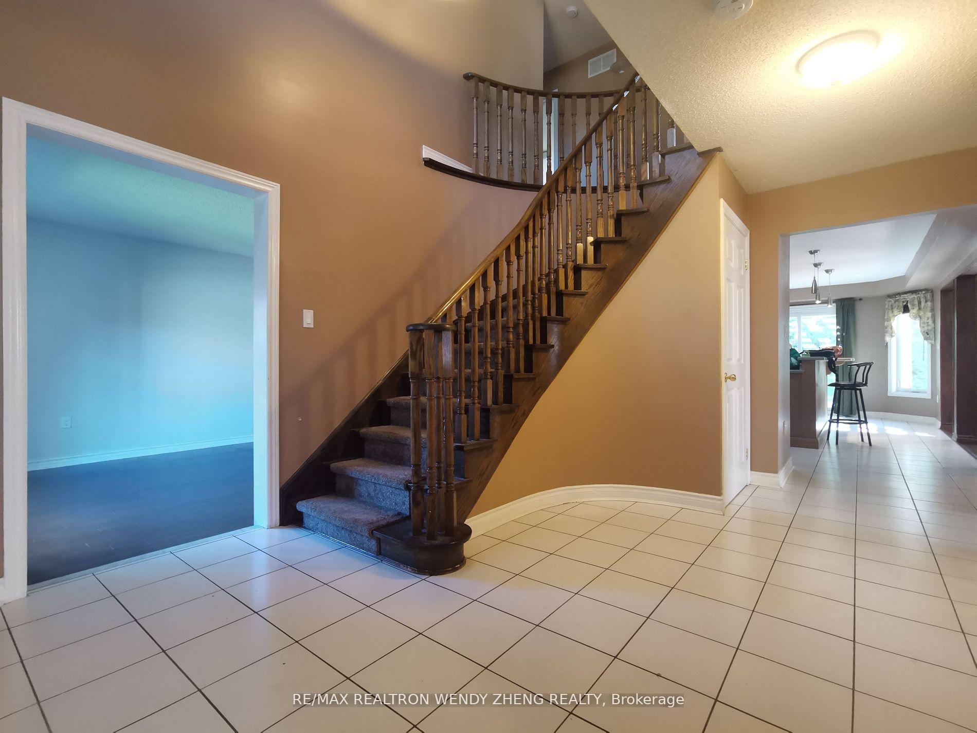 Photo 3 of 346 Chambers Crescent, Newmarket, Armitage — HOMEH