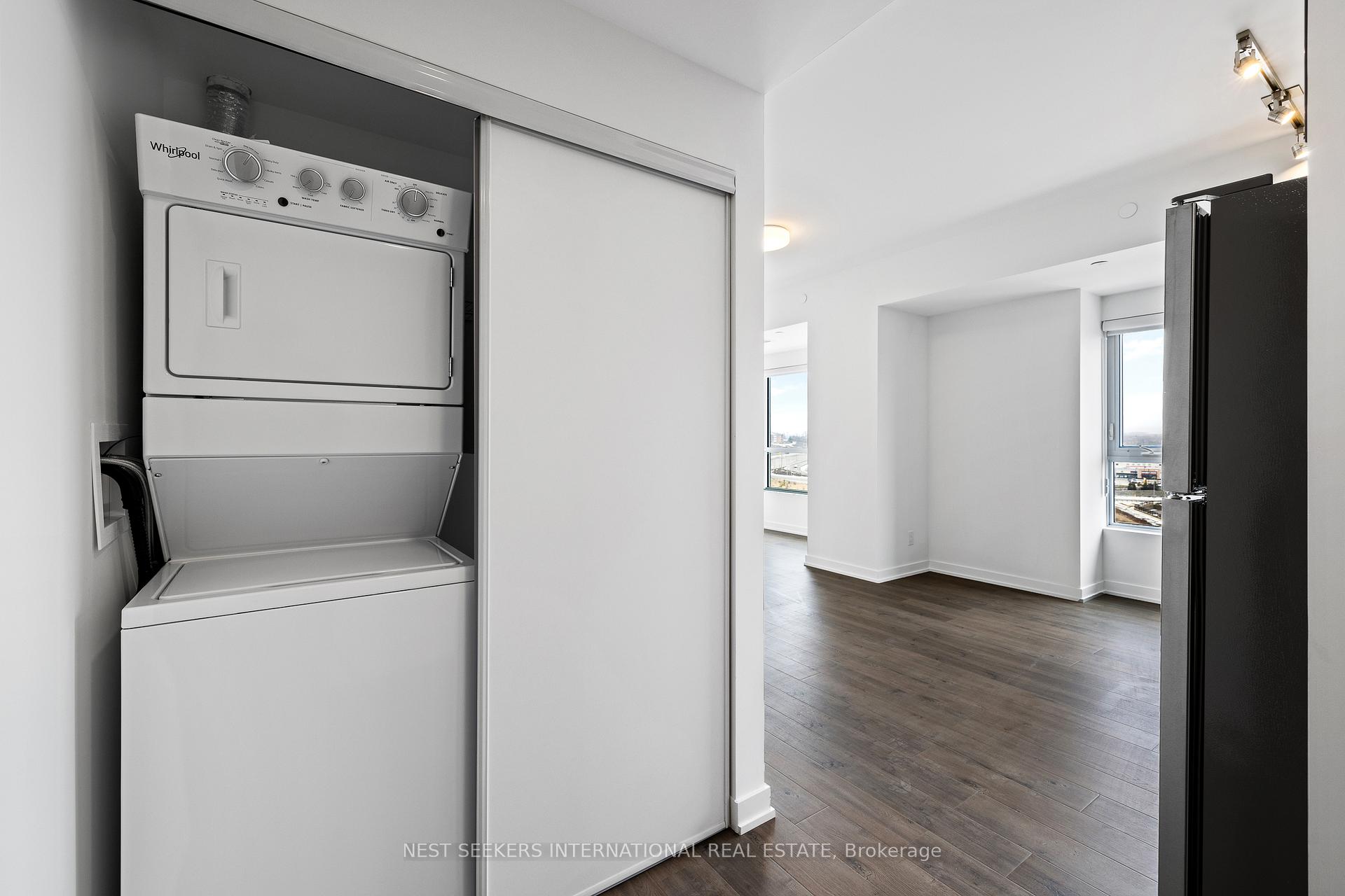 Photo 3 of Unit 1001, 56 Lakeside Terrace, Barrie, Little Lake — HOMEH