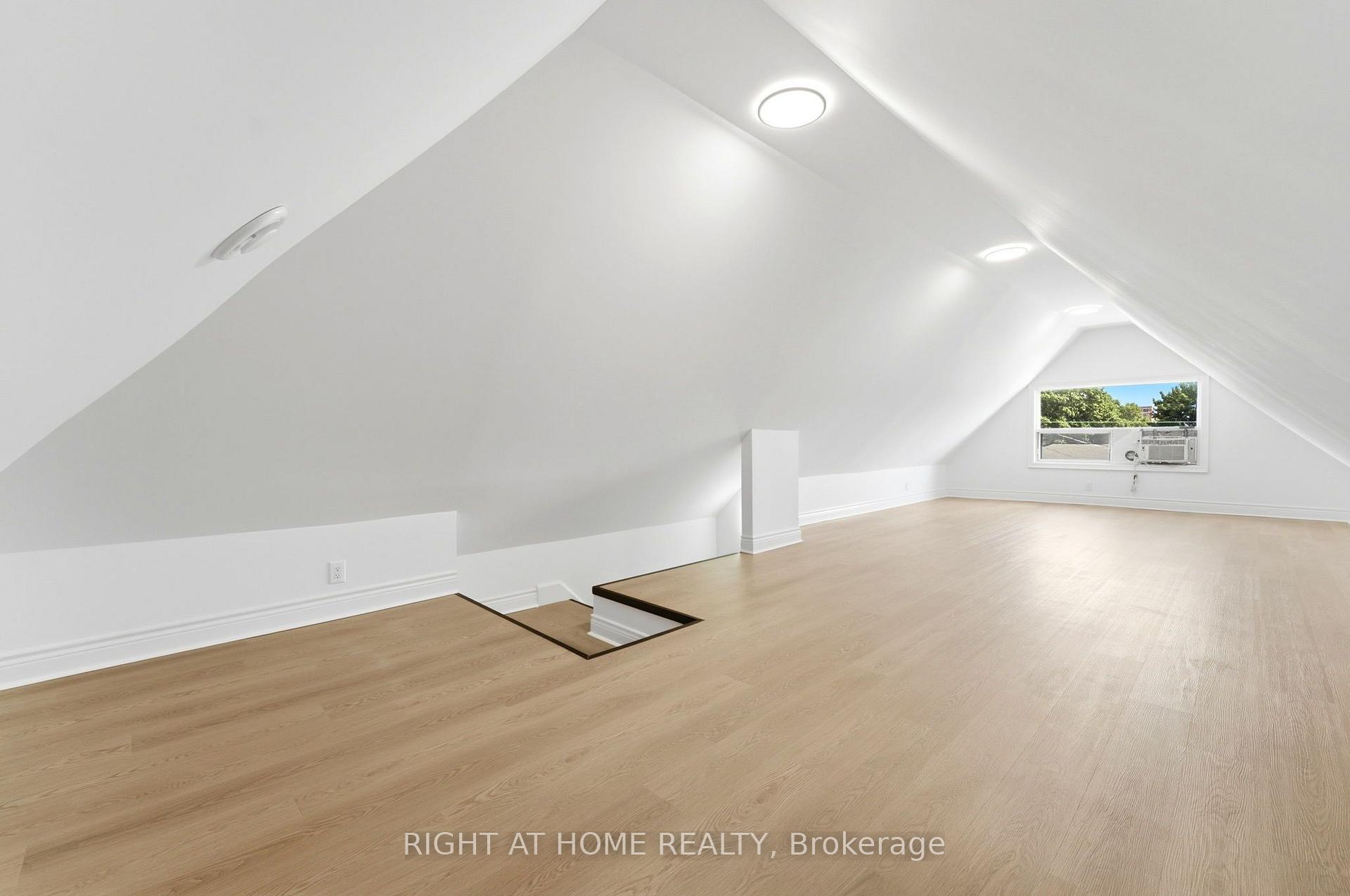 Photo 36 of 522 Cannon Street E, Hamilton, Gibson — HOMEH