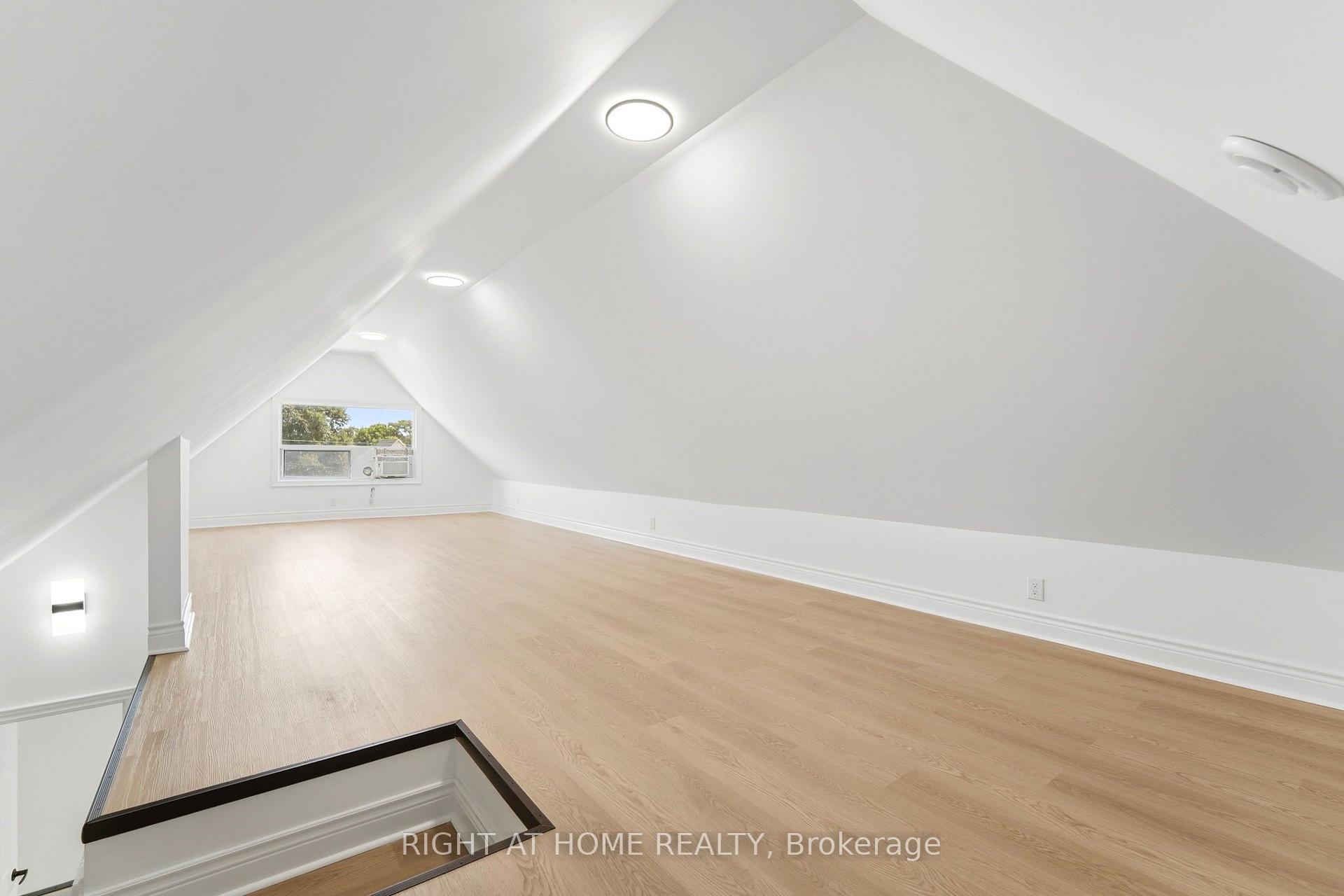 Photo 37 of 522 Cannon Street E, Hamilton, Gibson — HOMEH