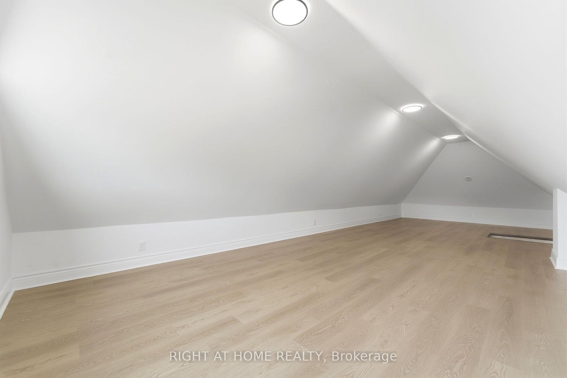 Photo 40 of 522 Cannon Street E, Hamilton, Gibson — HOMEH