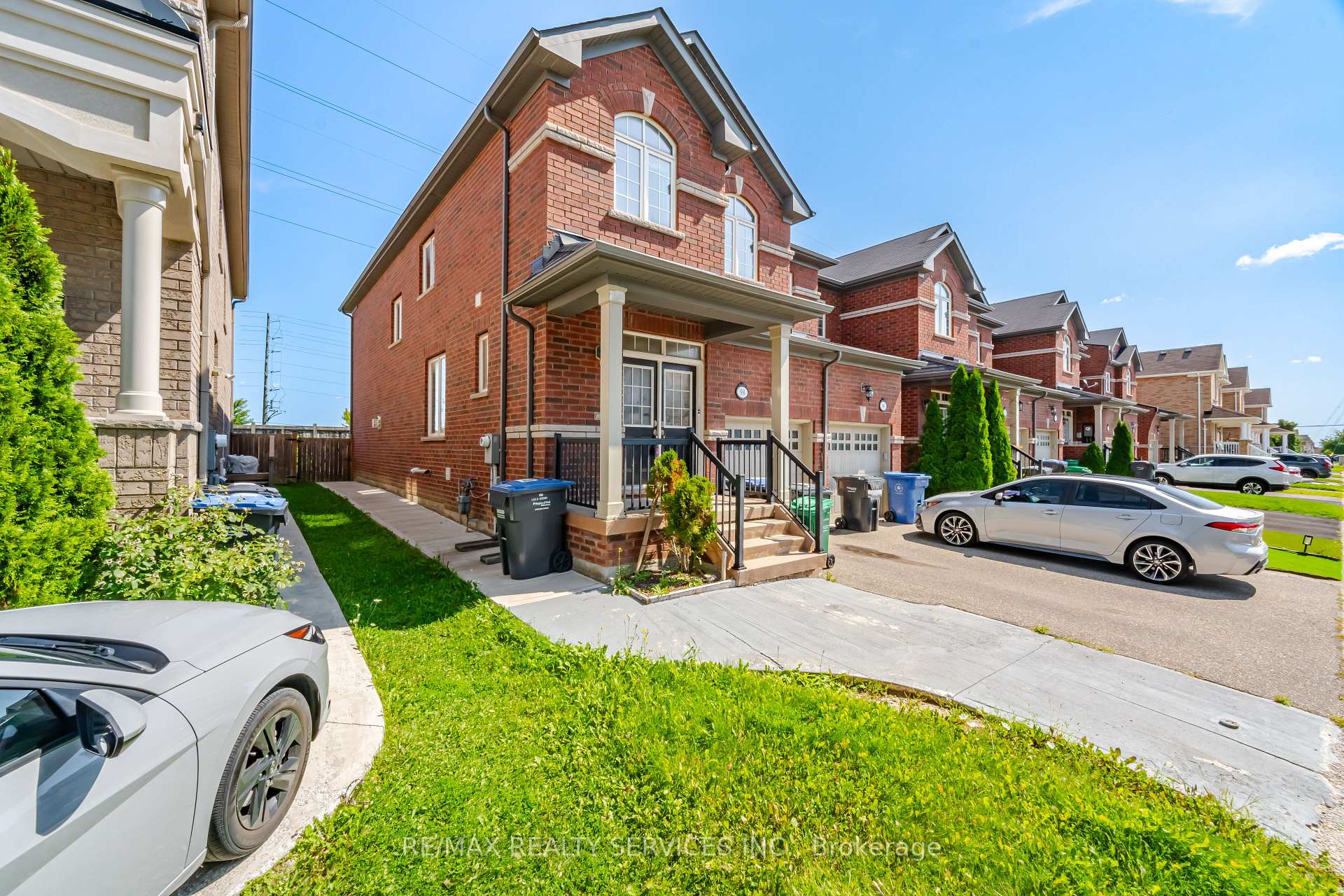 Photo 2 of 98 Teal Crest Circle, Brampton, Credit Valley — HOMEH