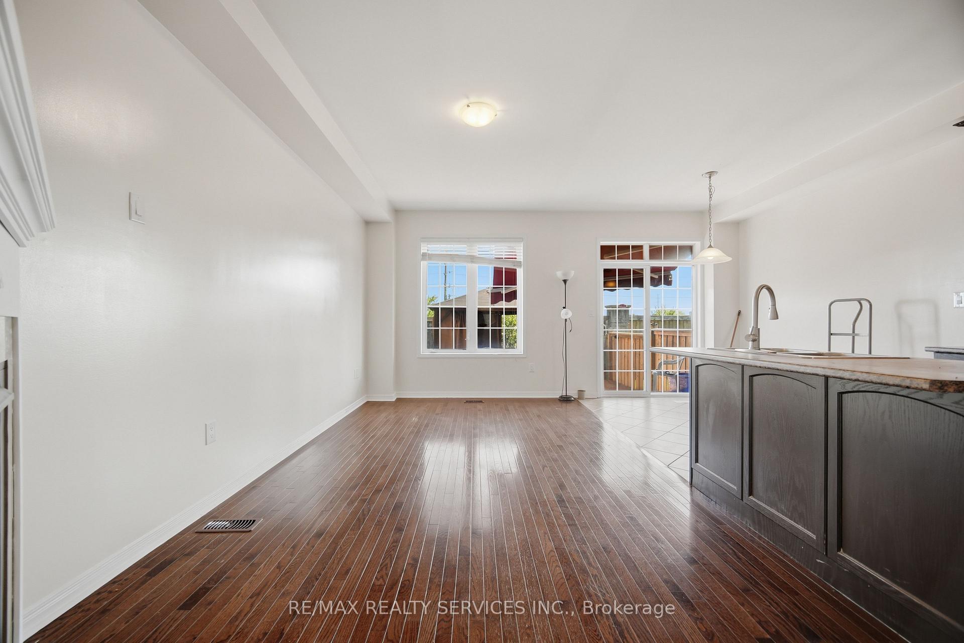 Photo 7 of 98 Teal Crest Circle, Brampton, Credit Valley — HOMEH