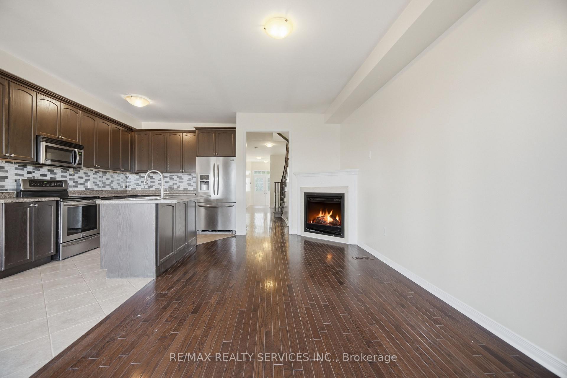 Photo 8 of 98 Teal Crest Circle, Brampton, Credit Valley — HOMEH