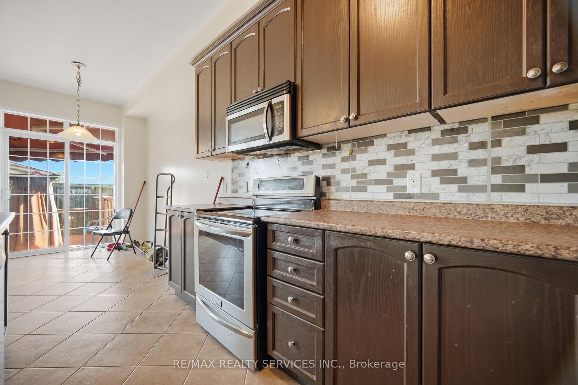 Photo 11 of 98 Teal Crest Circle, Brampton, Credit Valley — HOMEH