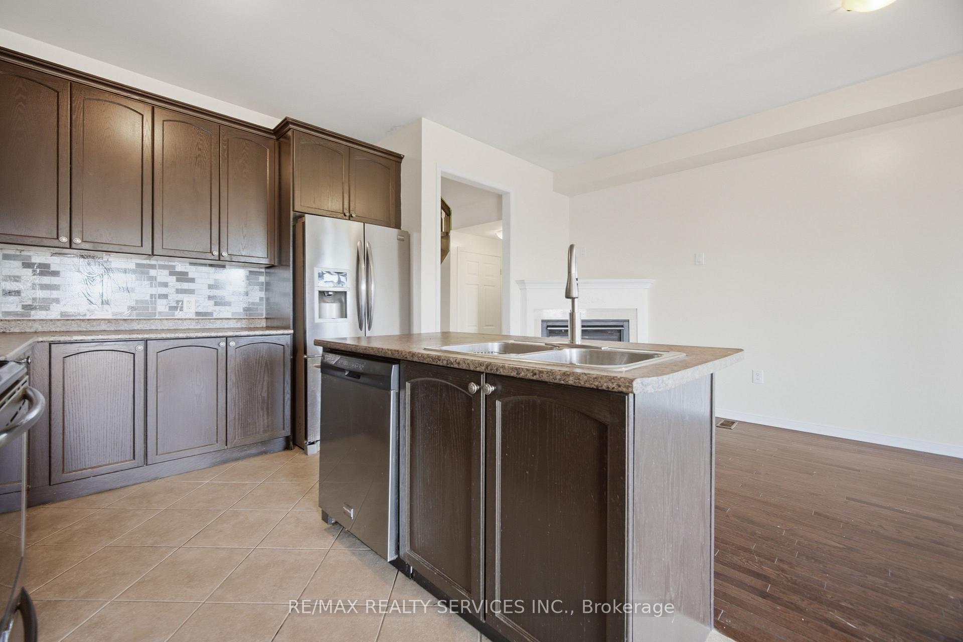Photo 12 of 98 Teal Crest Circle, Brampton, Credit Valley — HOMEH
