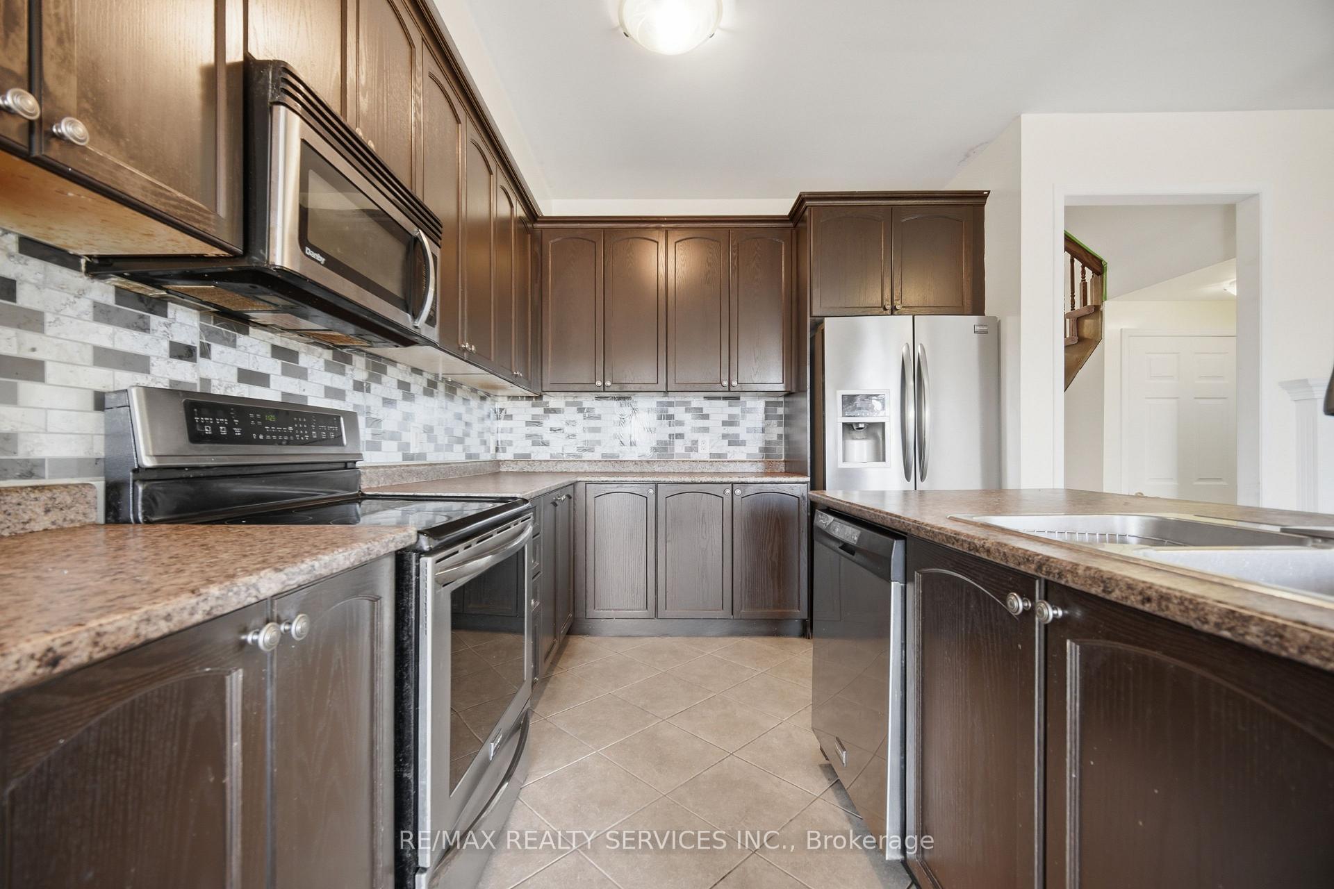 Photo 13 of 98 Teal Crest Circle, Brampton, Credit Valley — HOMEH