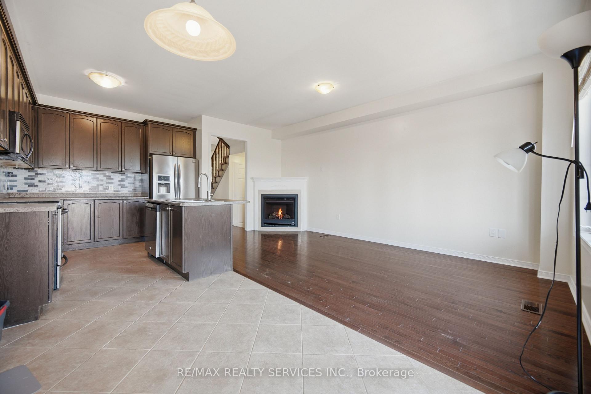 Photo 16 of 98 Teal Crest Circle, Brampton, Credit Valley — HOMEH
