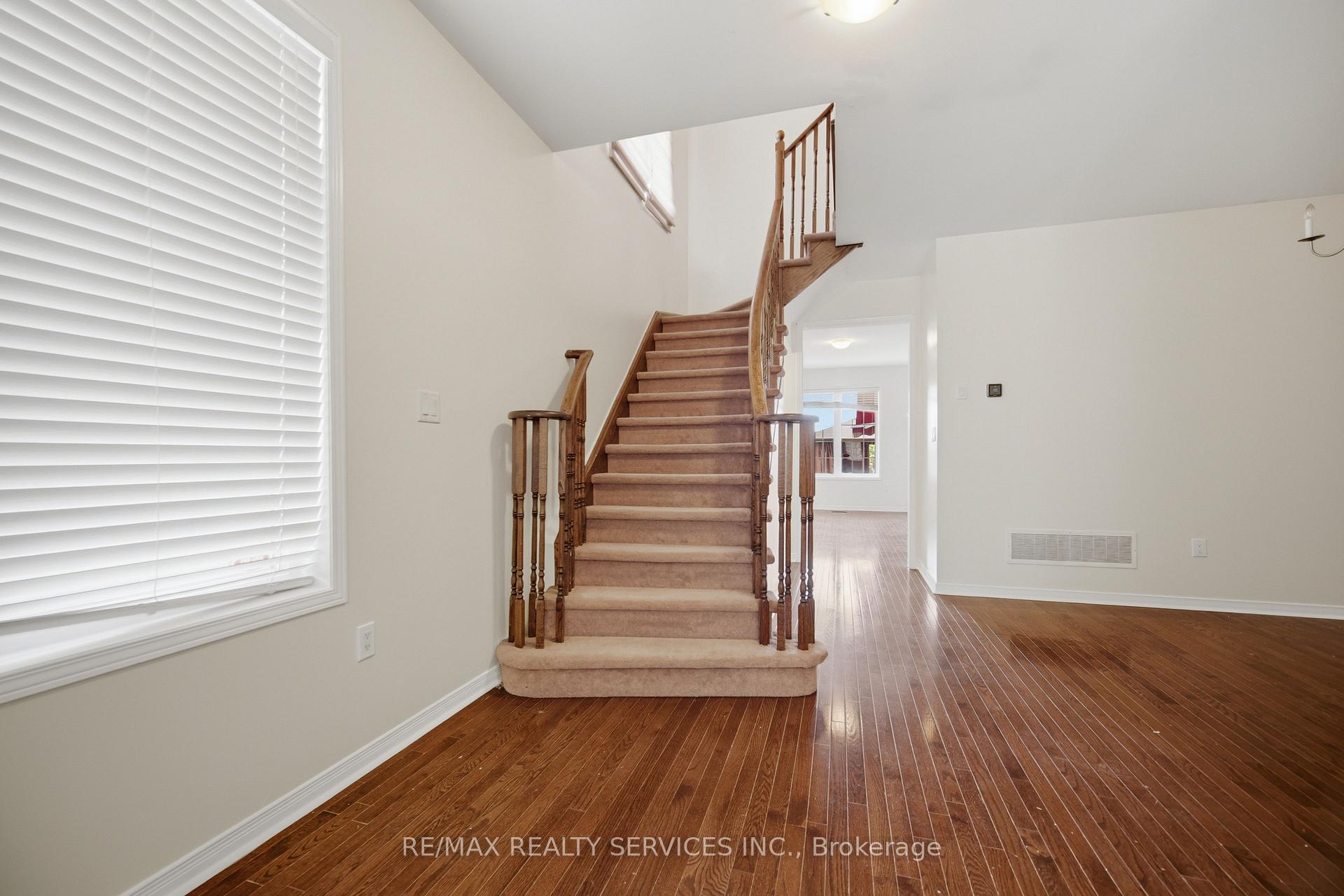Photo 18 of 98 Teal Crest Circle, Brampton, Credit Valley — HOMEH
