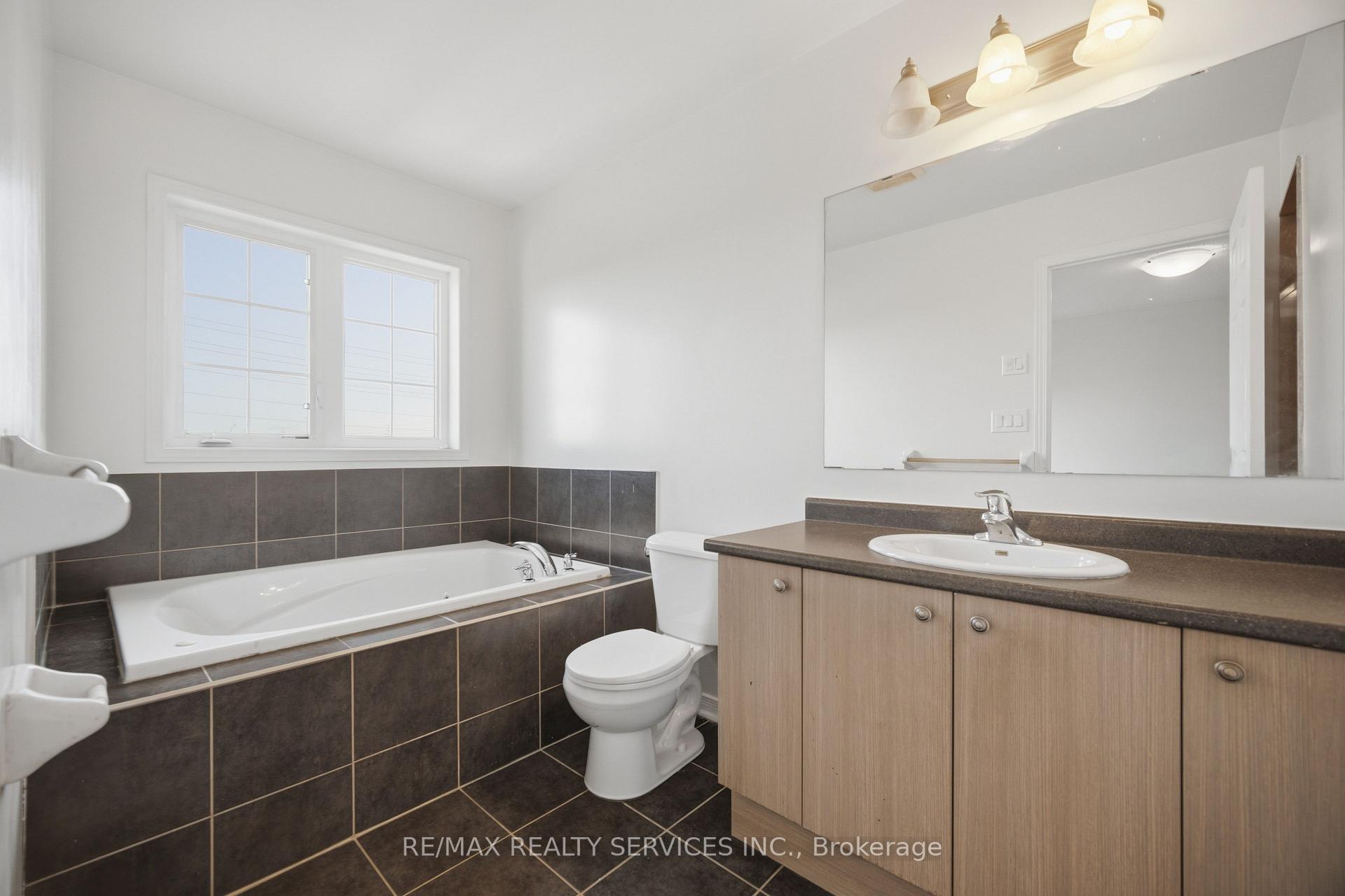 Photo 23 of 98 Teal Crest Circle, Brampton, Credit Valley — HOMEH