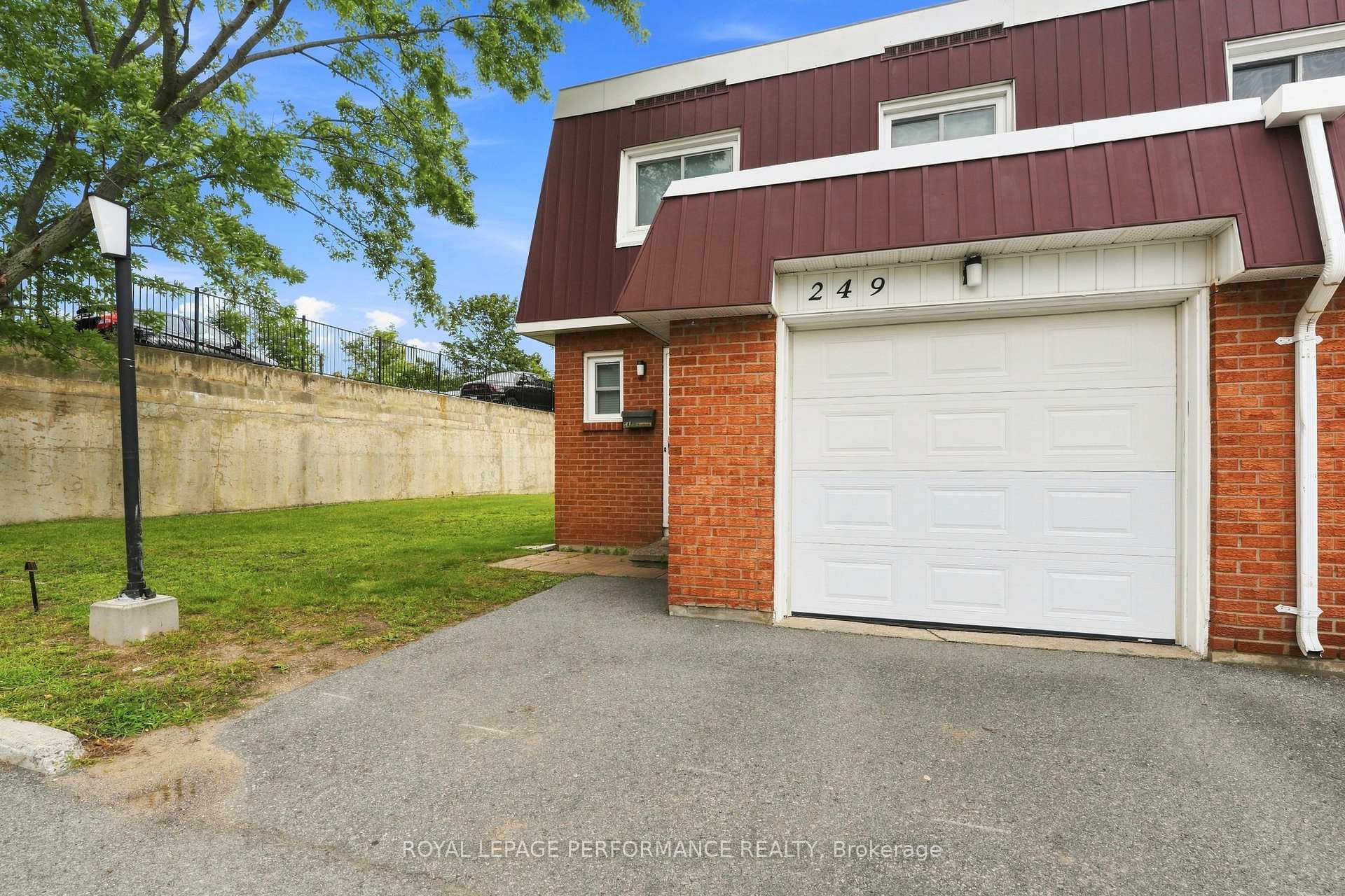 Photo 2 of Unit 94, 249 Romulus Private, Ottawa, Carson Meadows — HOMEH