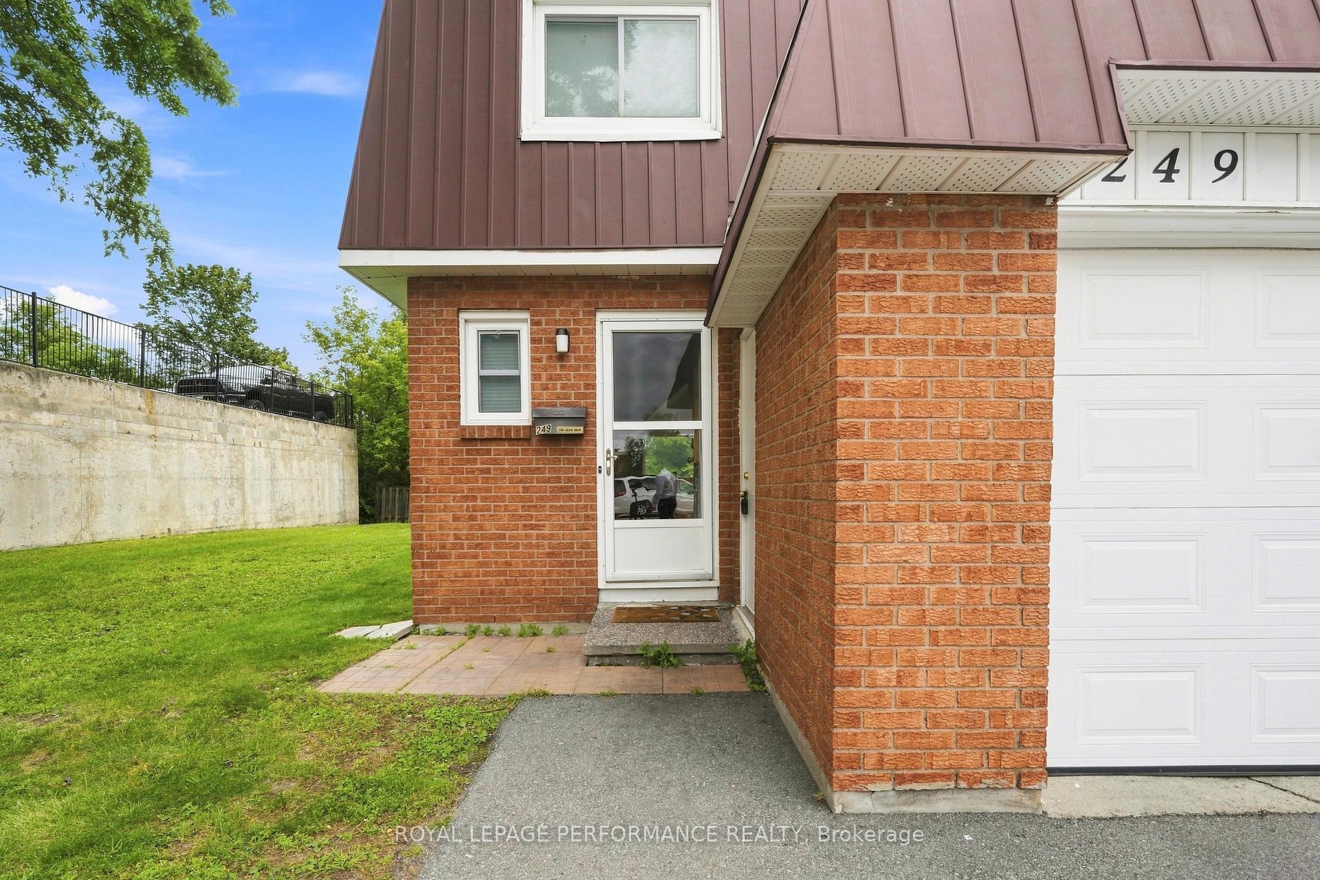 Photo 3 of Unit 94, 249 Romulus Private, Ottawa, Carson Meadows — HOMEH