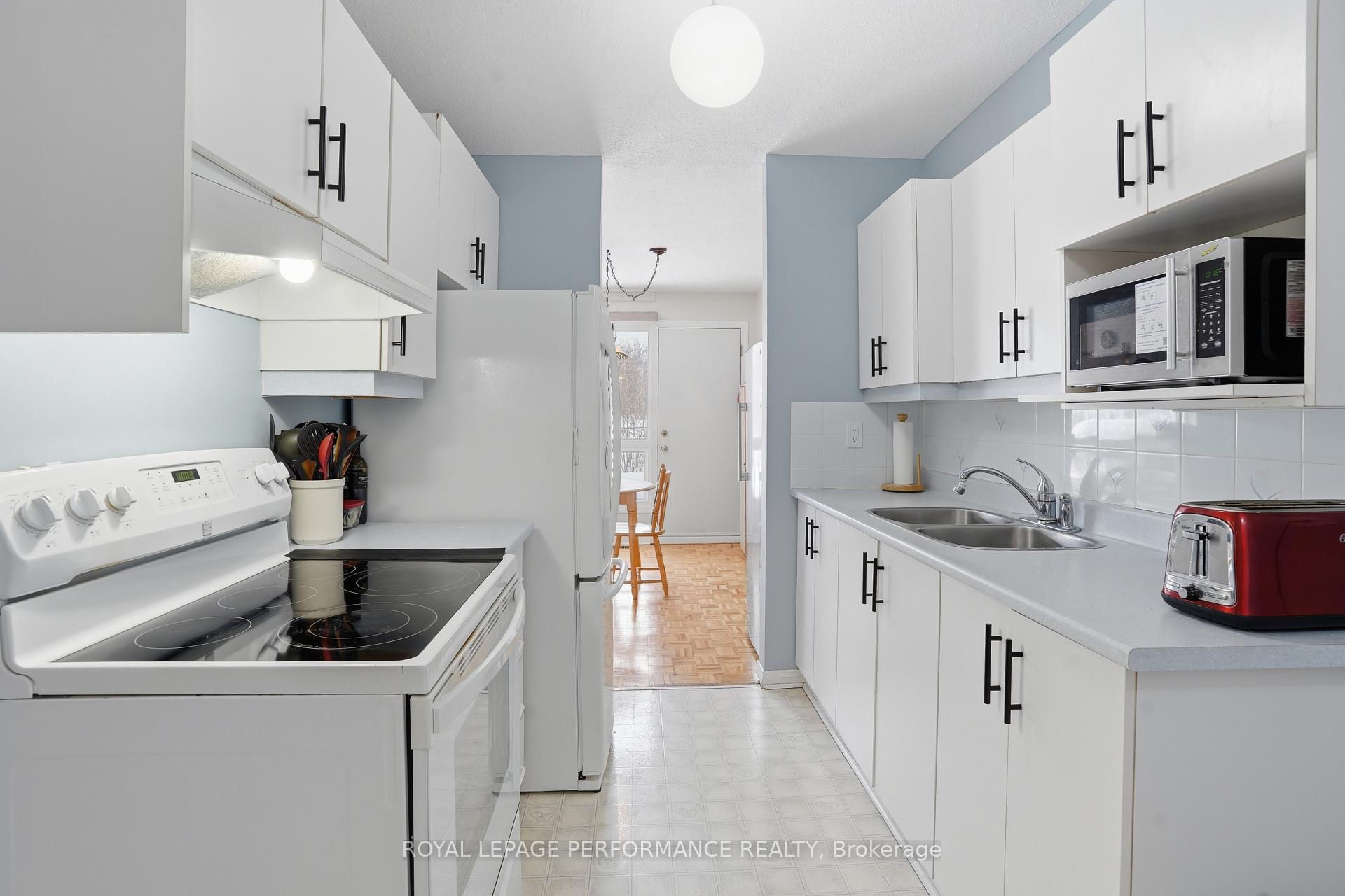 Photo 10 of Unit 94, 249 Romulus Private, Ottawa, Carson Meadows — HOMEH