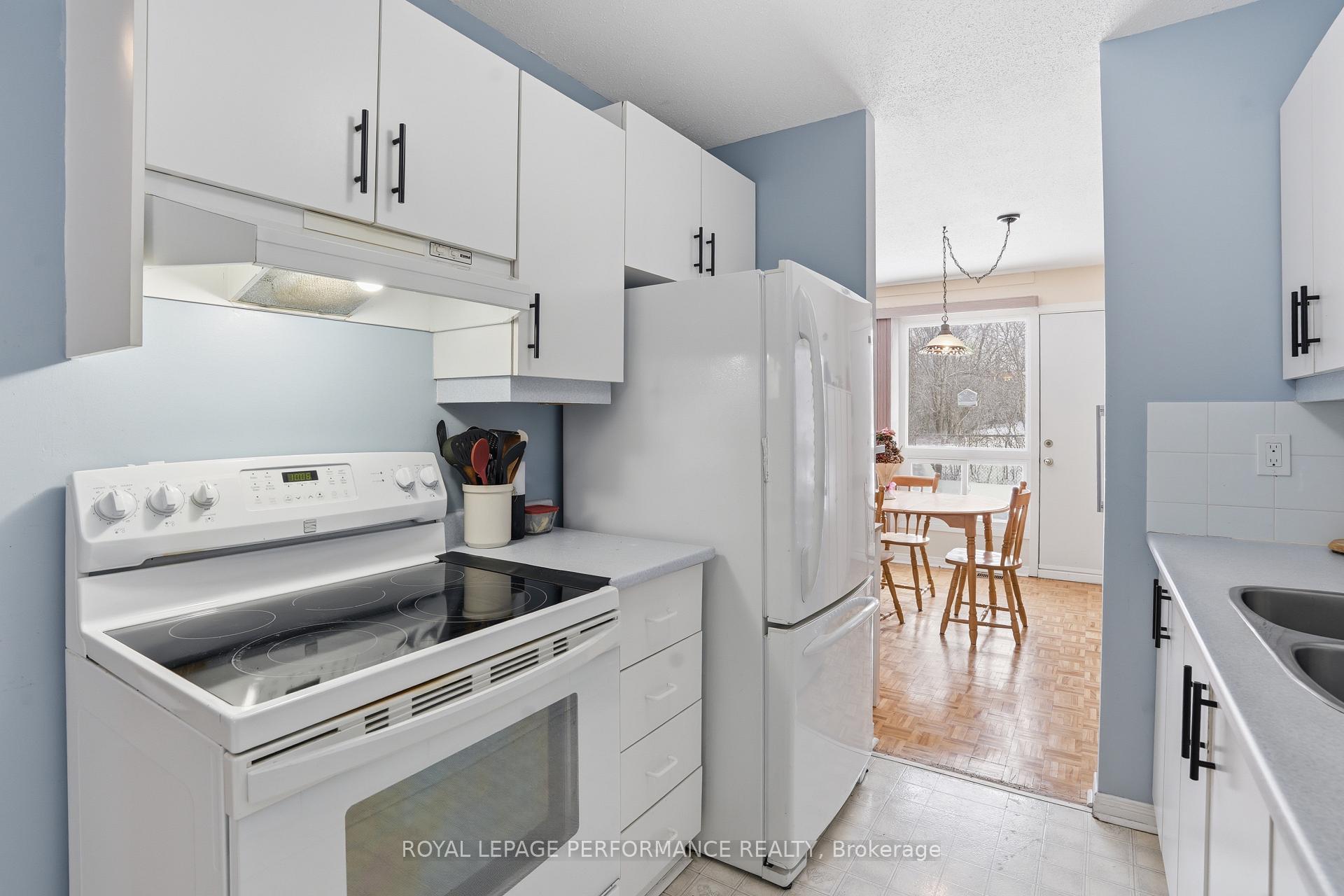 Photo 11 of Unit 94, 249 Romulus Private, Ottawa, Carson Meadows — HOMEH