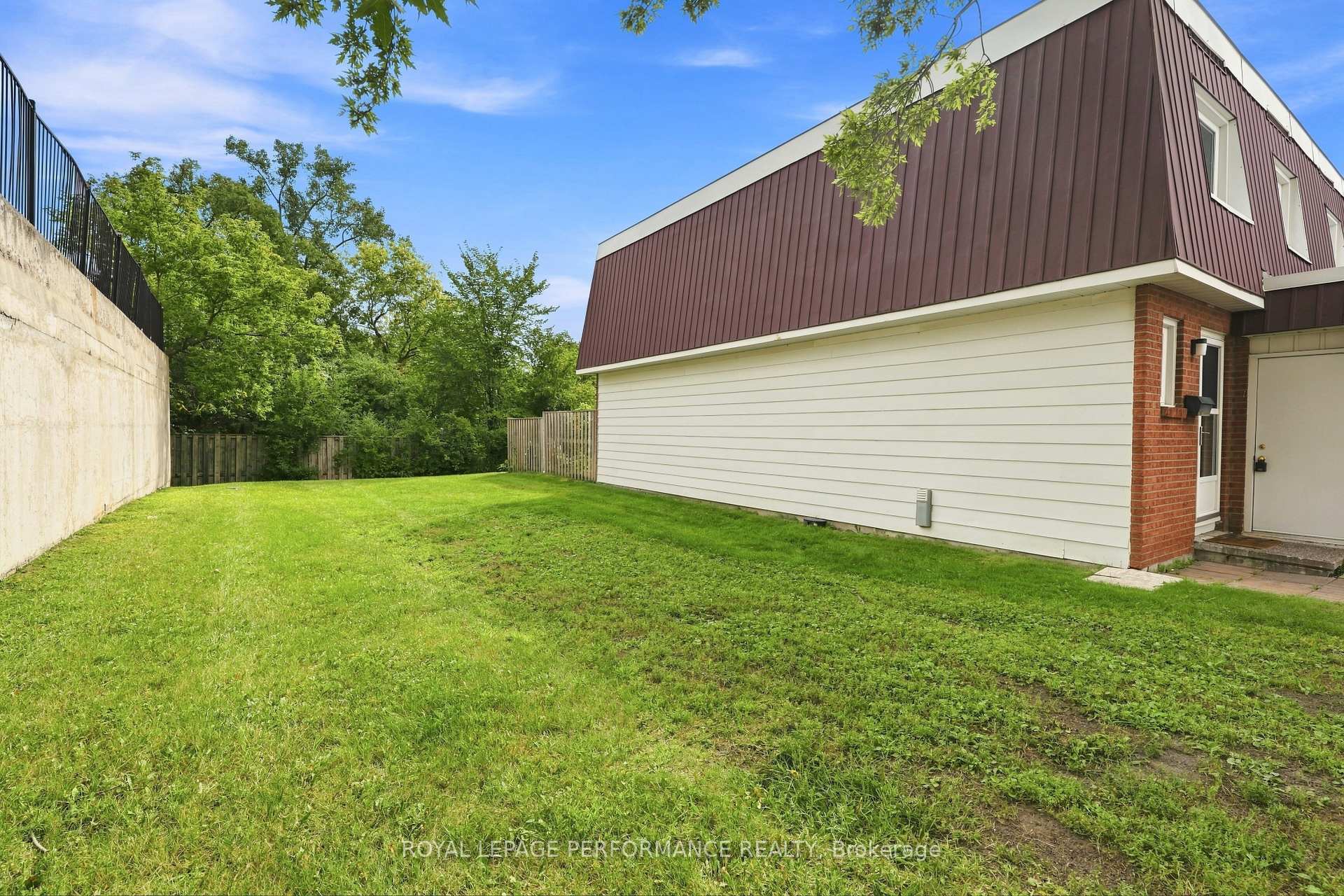 Photo 21 of Unit 94, 249 Romulus Private, Ottawa, Carson Meadows — HOMEH