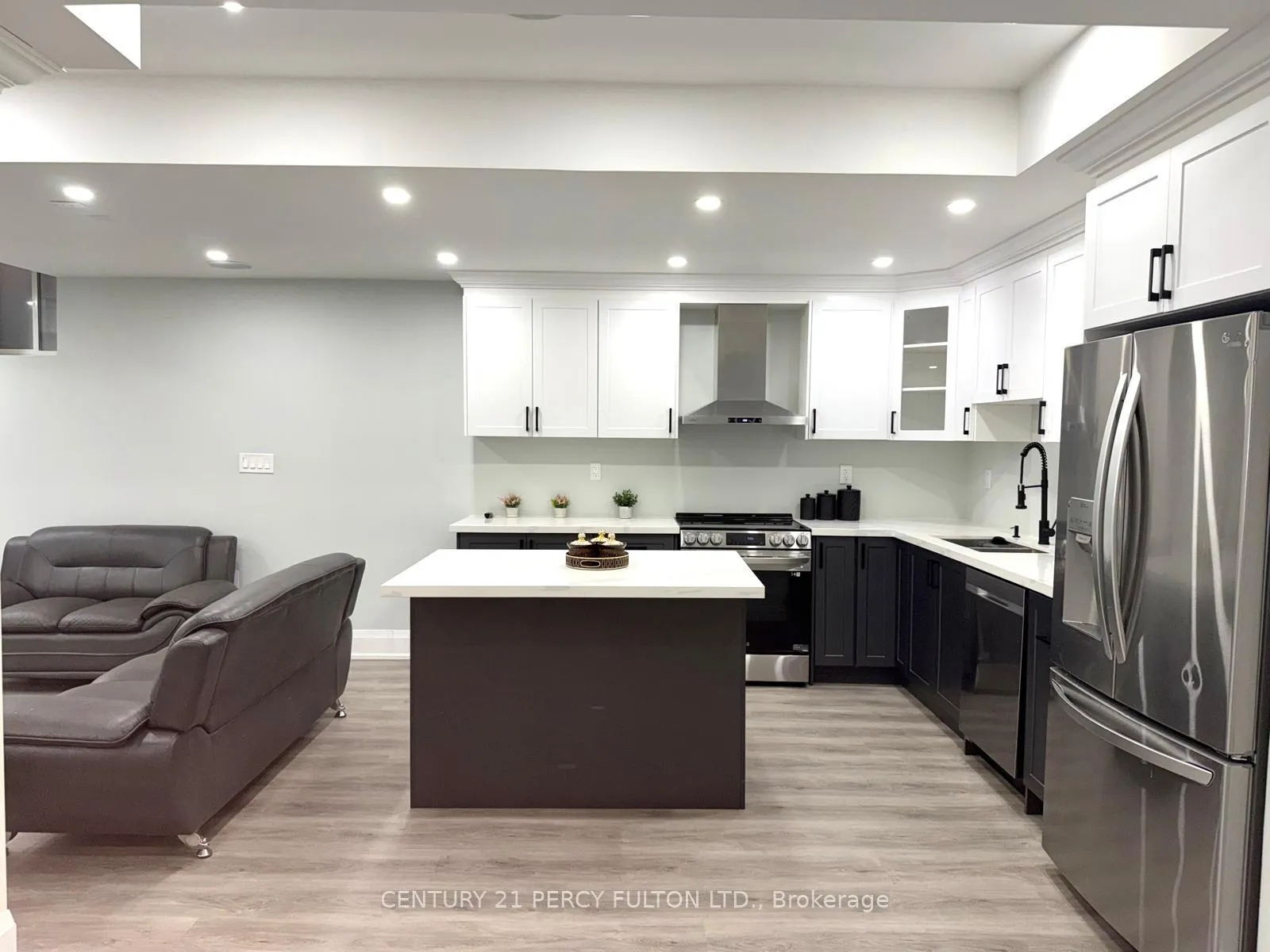 Photo 3 of Unit Bsmt, 12 Chesney Crescent, Vaughan, Kleinburg — HOMEH