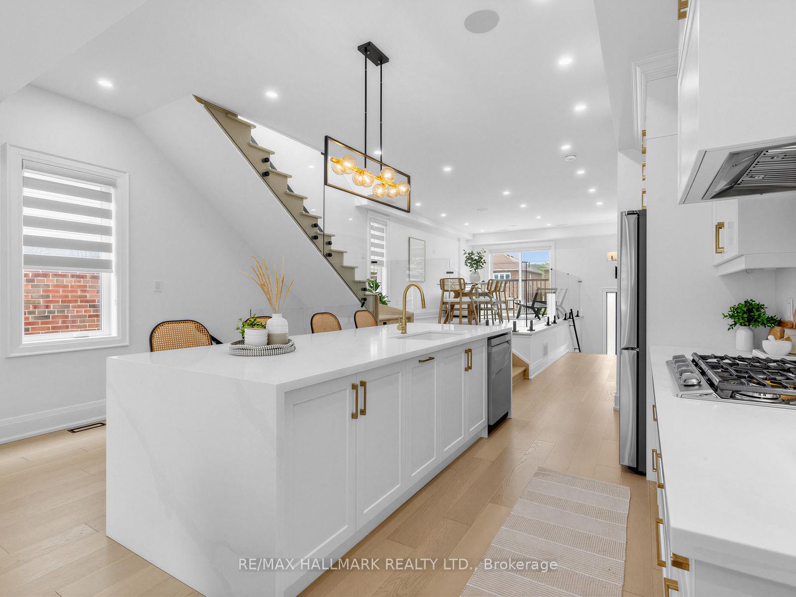 Photo 16 of 34 Roosevelt Road, Toronto, Danforth Village-East York — HOMEH