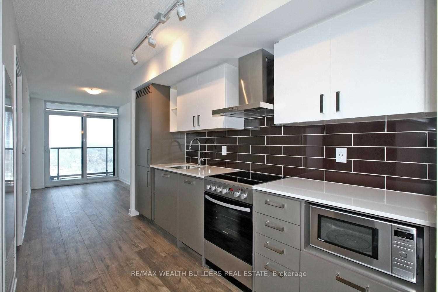 Photo 4 of Unit 1513, 125 Redpath Avenue, Toronto, Mount Pleasant West — HOMEH