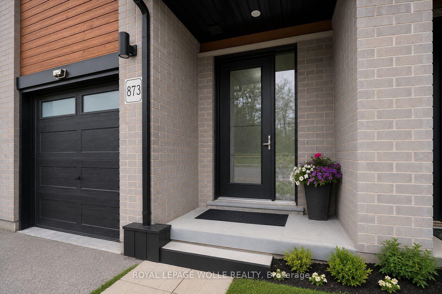Photo 3 of 873 Robert Ferrie Drive, Kitchener, Doon South — HOMEH