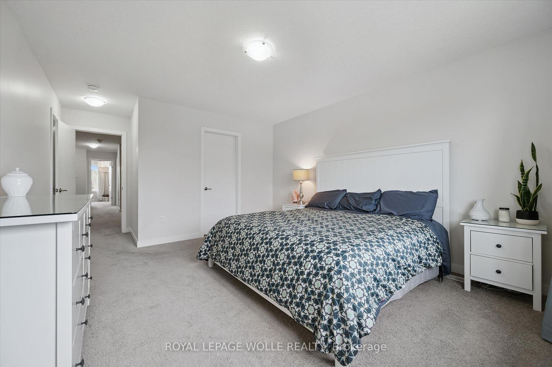 Photo 22 of 873 Robert Ferrie Drive, Kitchener, Doon South — HOMEH