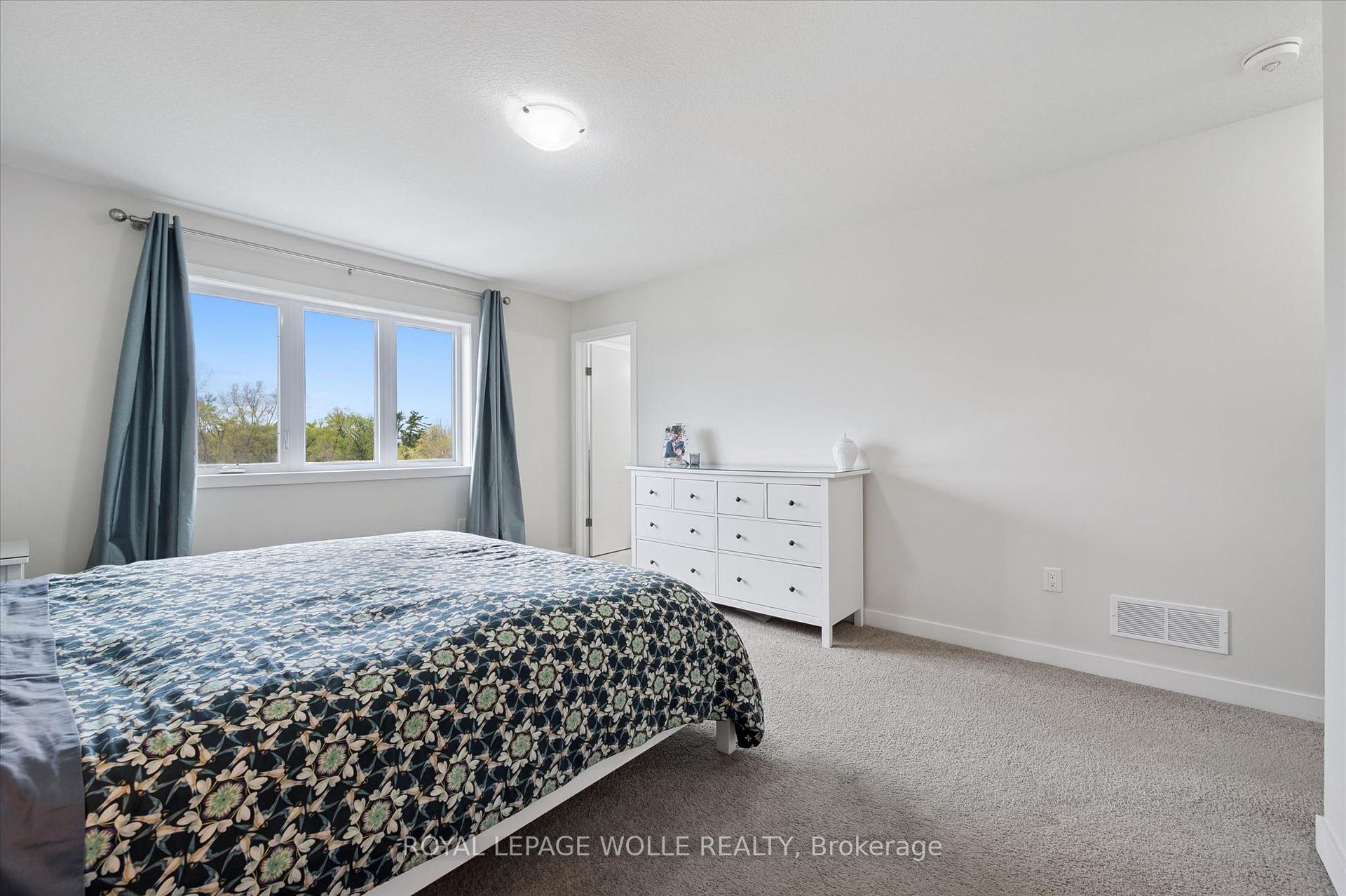 Photo 24 of 873 Robert Ferrie Drive, Kitchener, Doon South — HOMEH