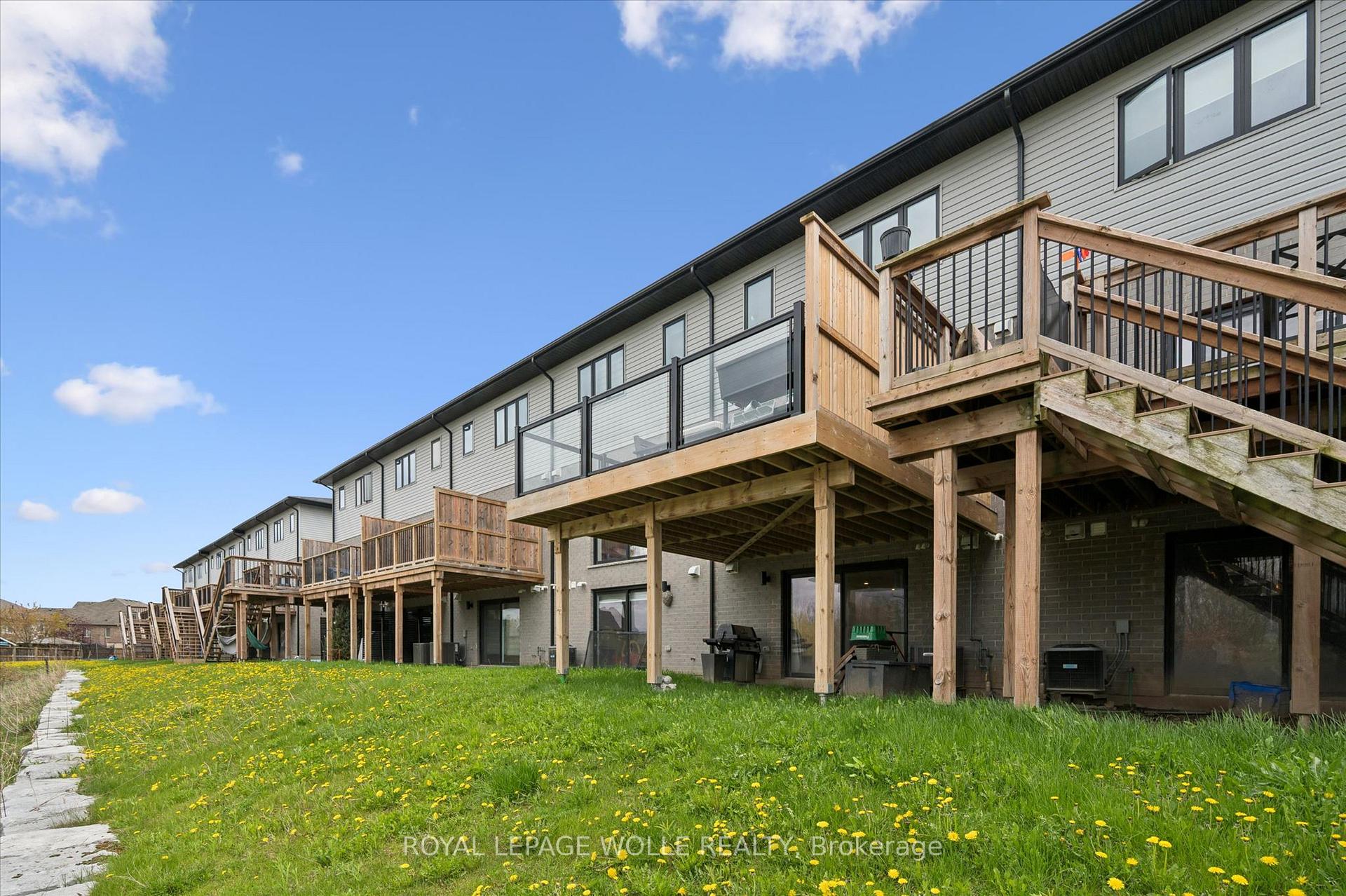 Photo 38 of 873 Robert Ferrie Drive, Kitchener, Doon South — HOMEH