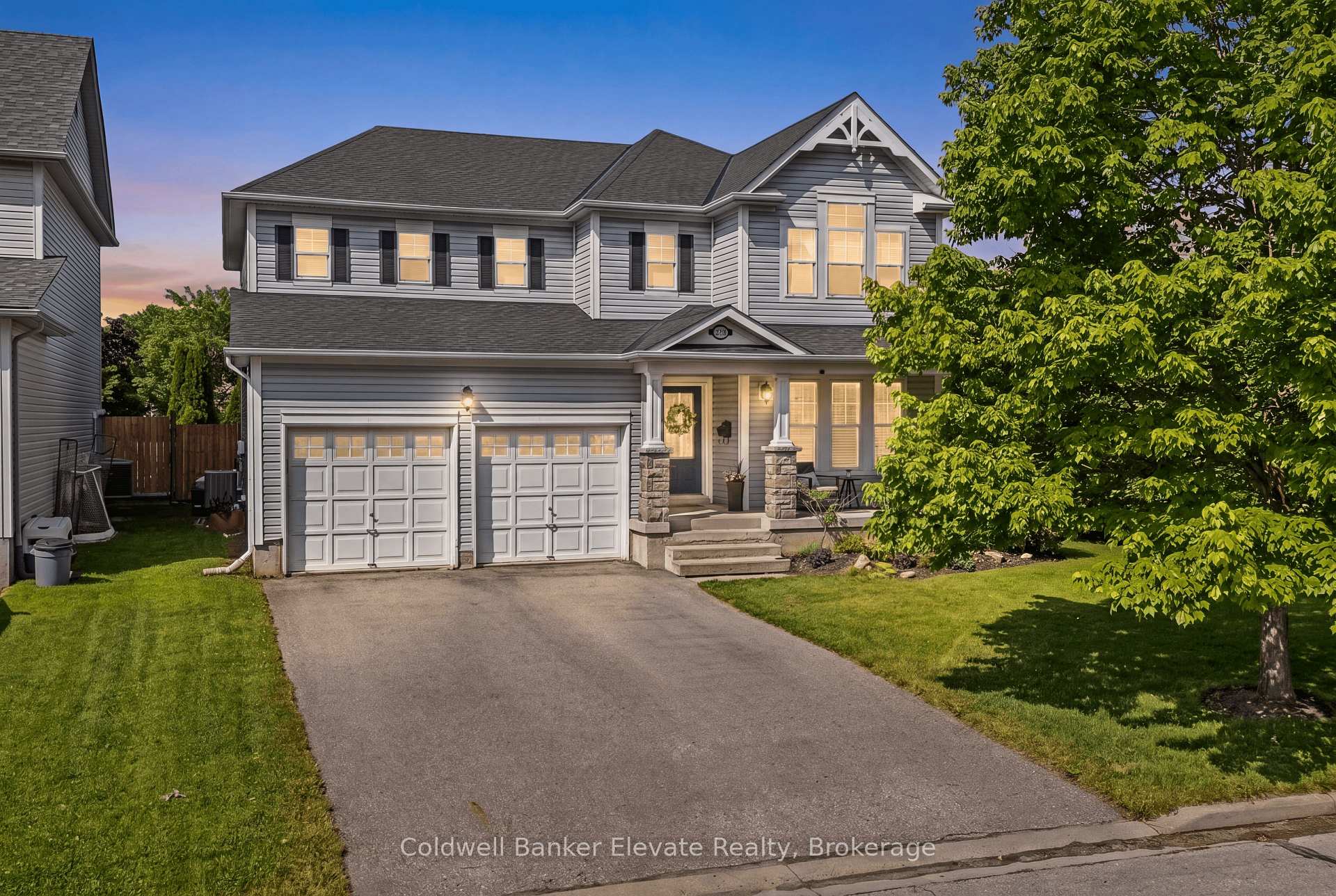 Photo 2 of 28 Brown's Crescent, Halton Hills, Acton — HOMEH