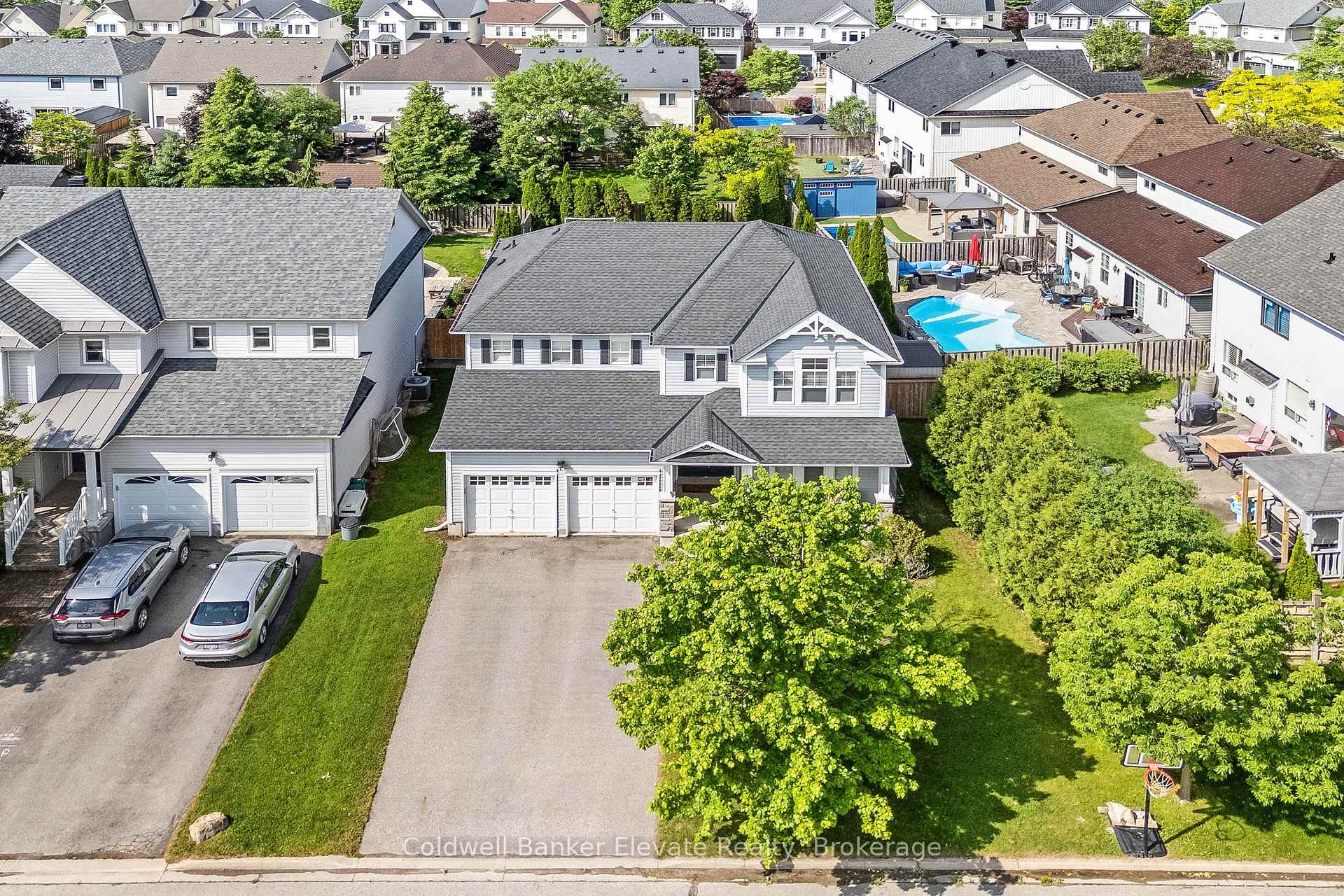 Photo 4 of 28 Brown's Crescent, Halton Hills, Acton — HOMEH