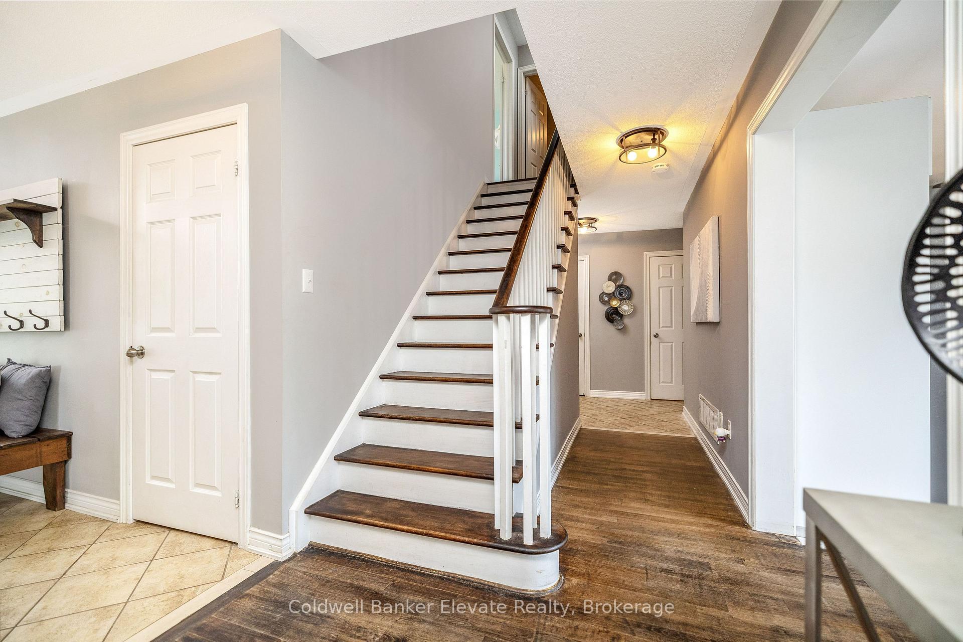 Photo 24 of 28 Brown's Crescent, Halton Hills, Acton — HOMEH