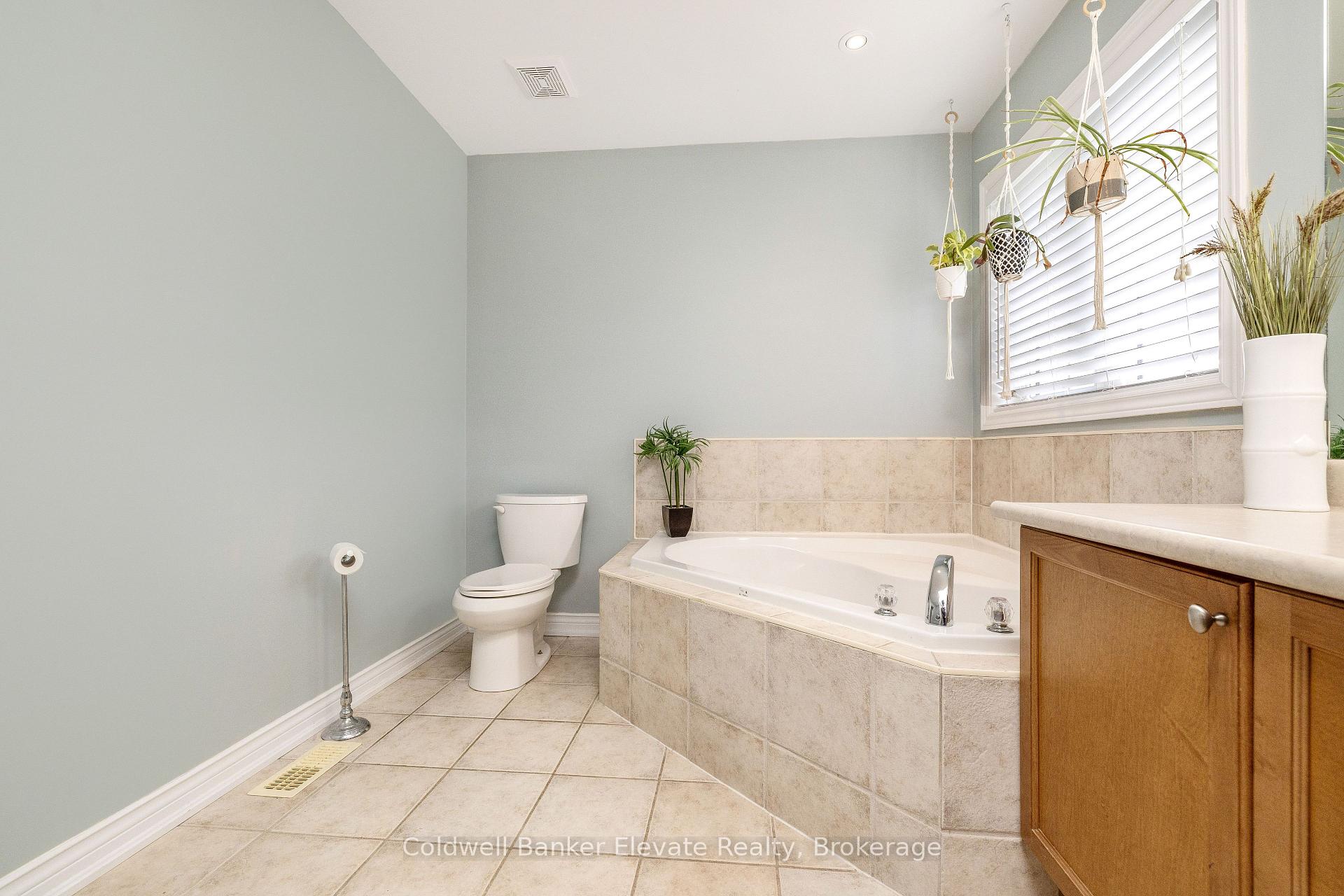 Photo 27 of 28 Brown's Crescent, Halton Hills, Acton — HOMEH