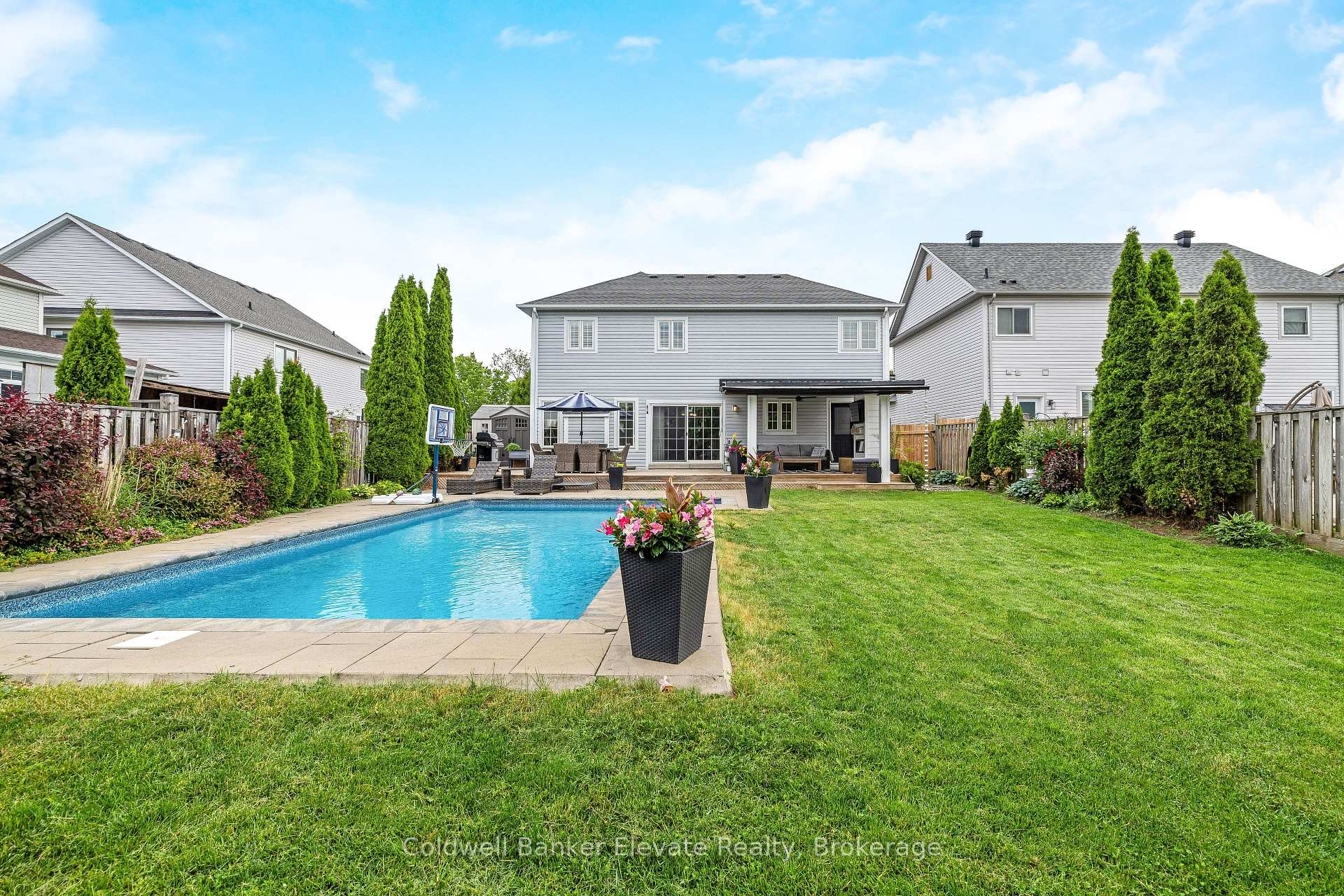 Photo 47 of 28 Brown's Crescent, Halton Hills, Acton — HOMEH