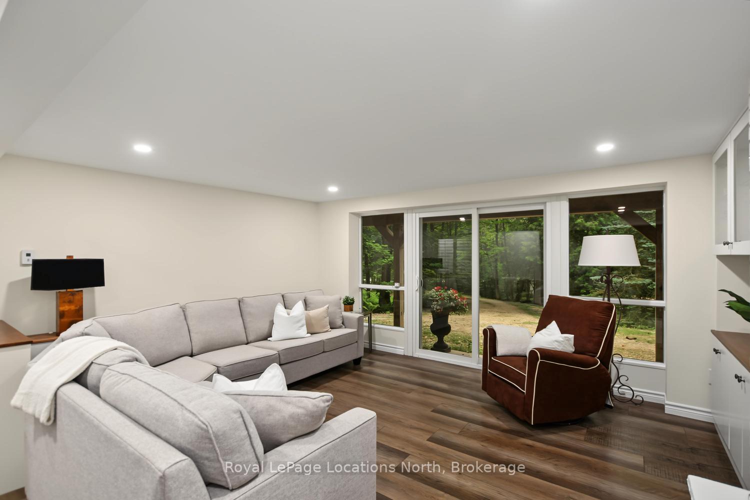 Photo 8 of 143 St Moritz Crescent, Blue Mountains — HOMEH
