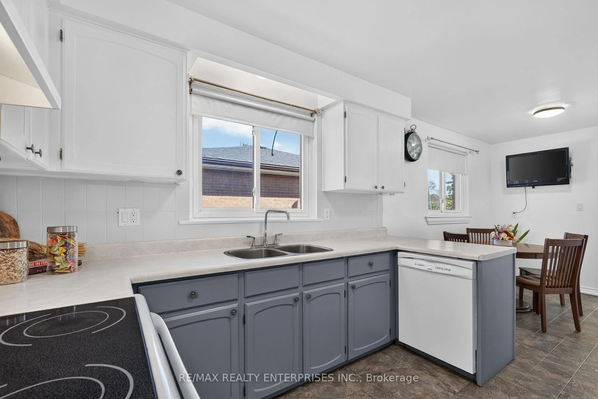 Photo 5 of 1083 Melton Drive, Mississauga, Lakeview — HOMEH