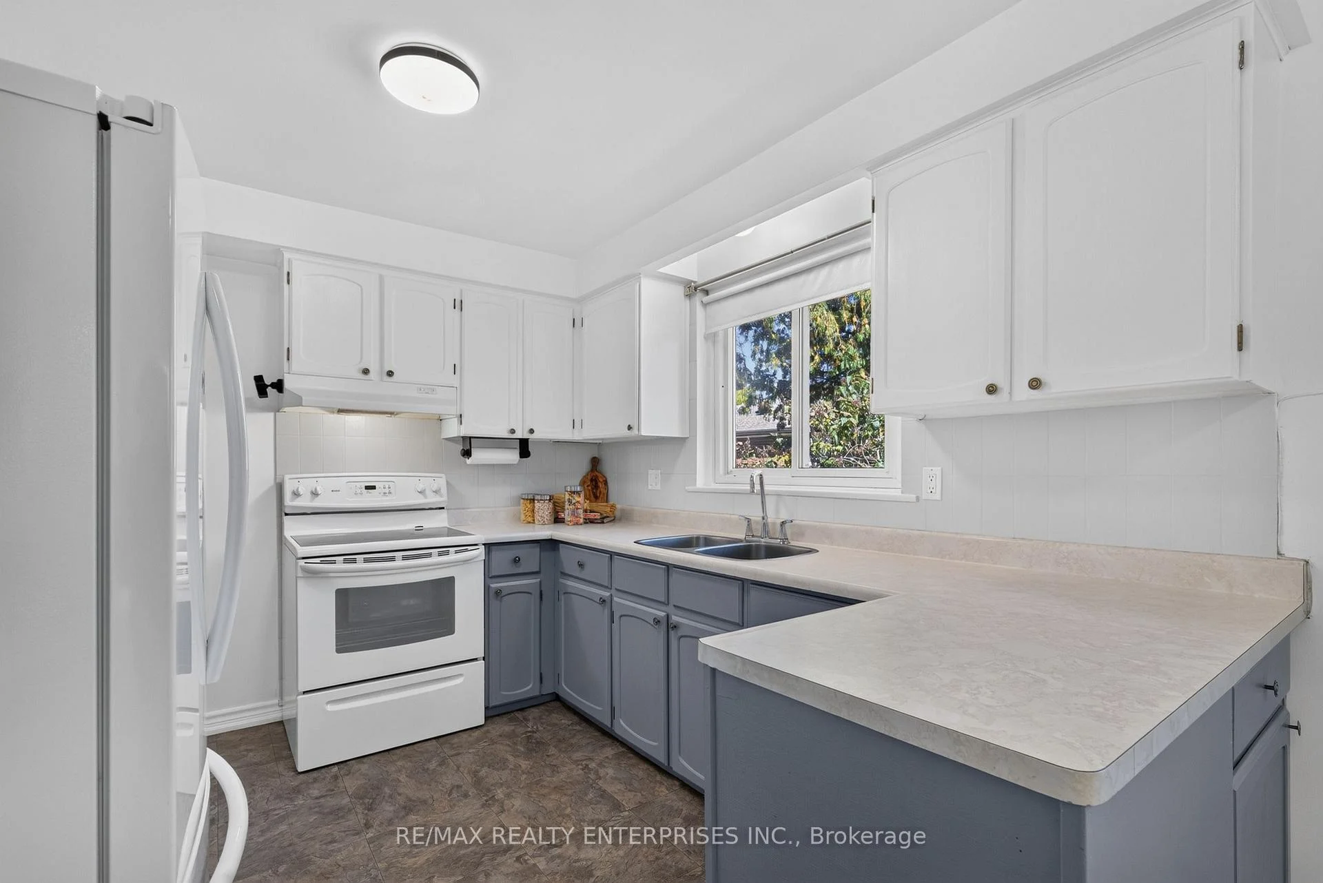 Photo 6 of 1083 Melton Drive, Mississauga, Lakeview — HOMEH