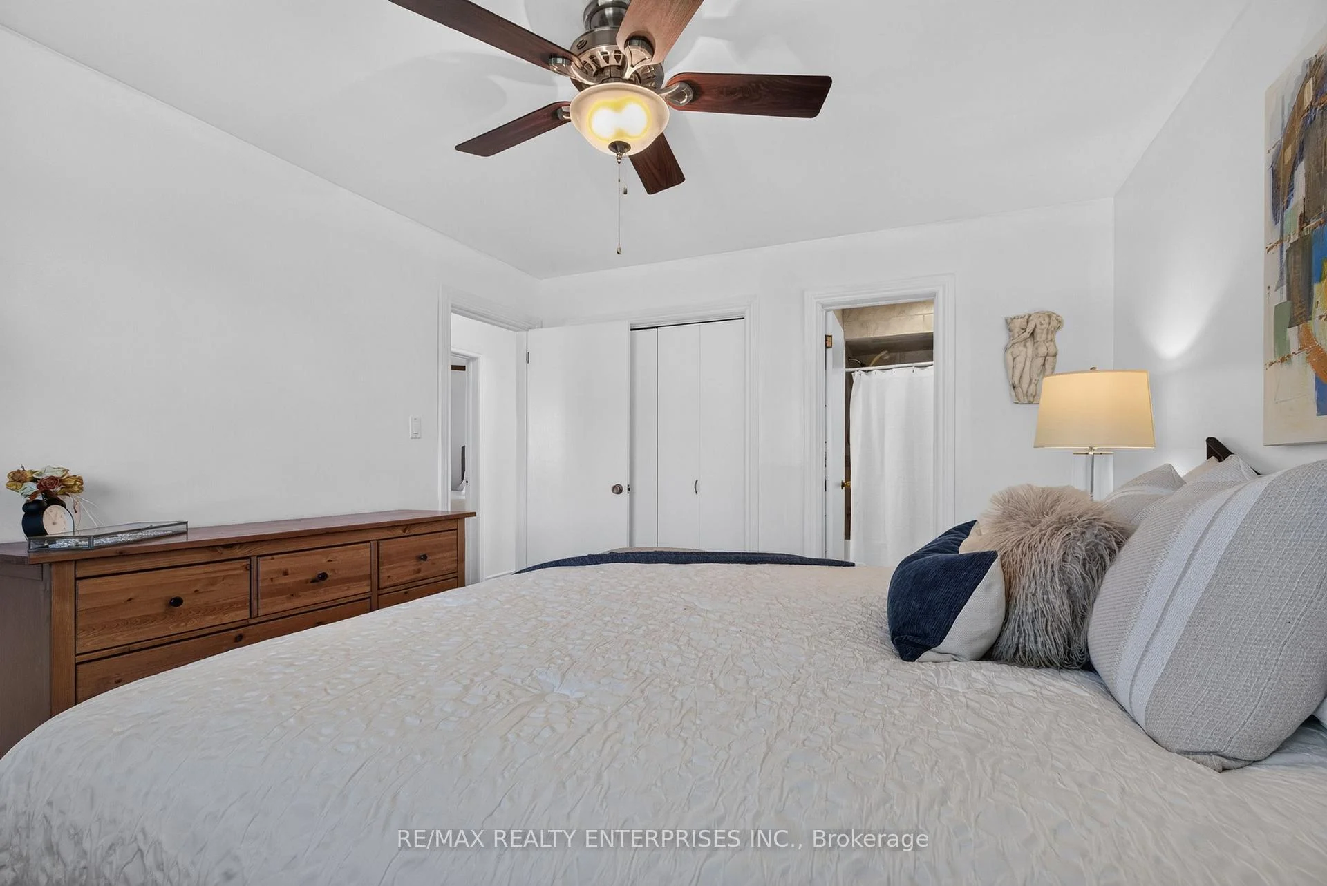 Photo 13 of 1083 Melton Drive, Mississauga, Lakeview — HOMEH