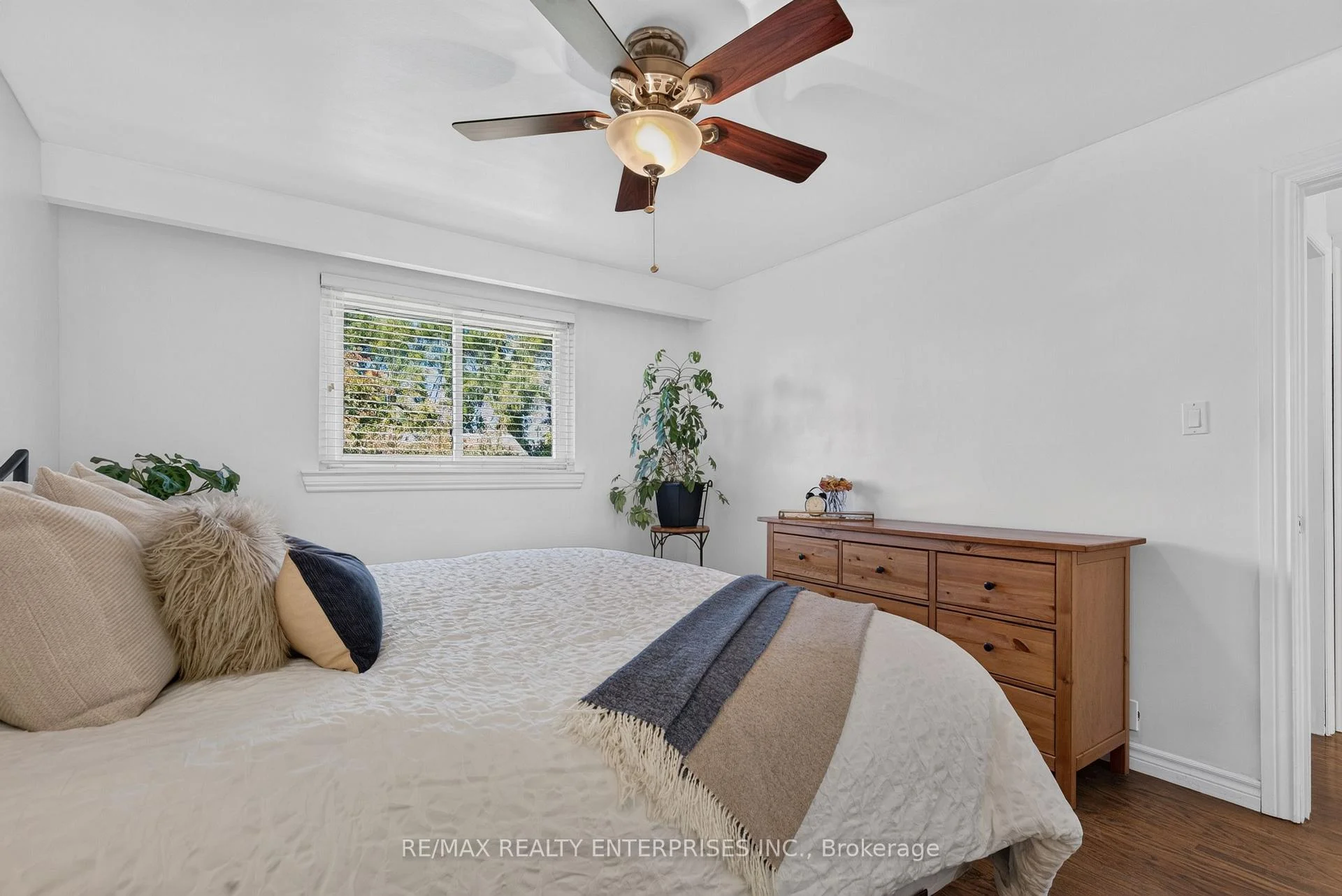 Photo 14 of 1083 Melton Drive, Mississauga, Lakeview — HOMEH