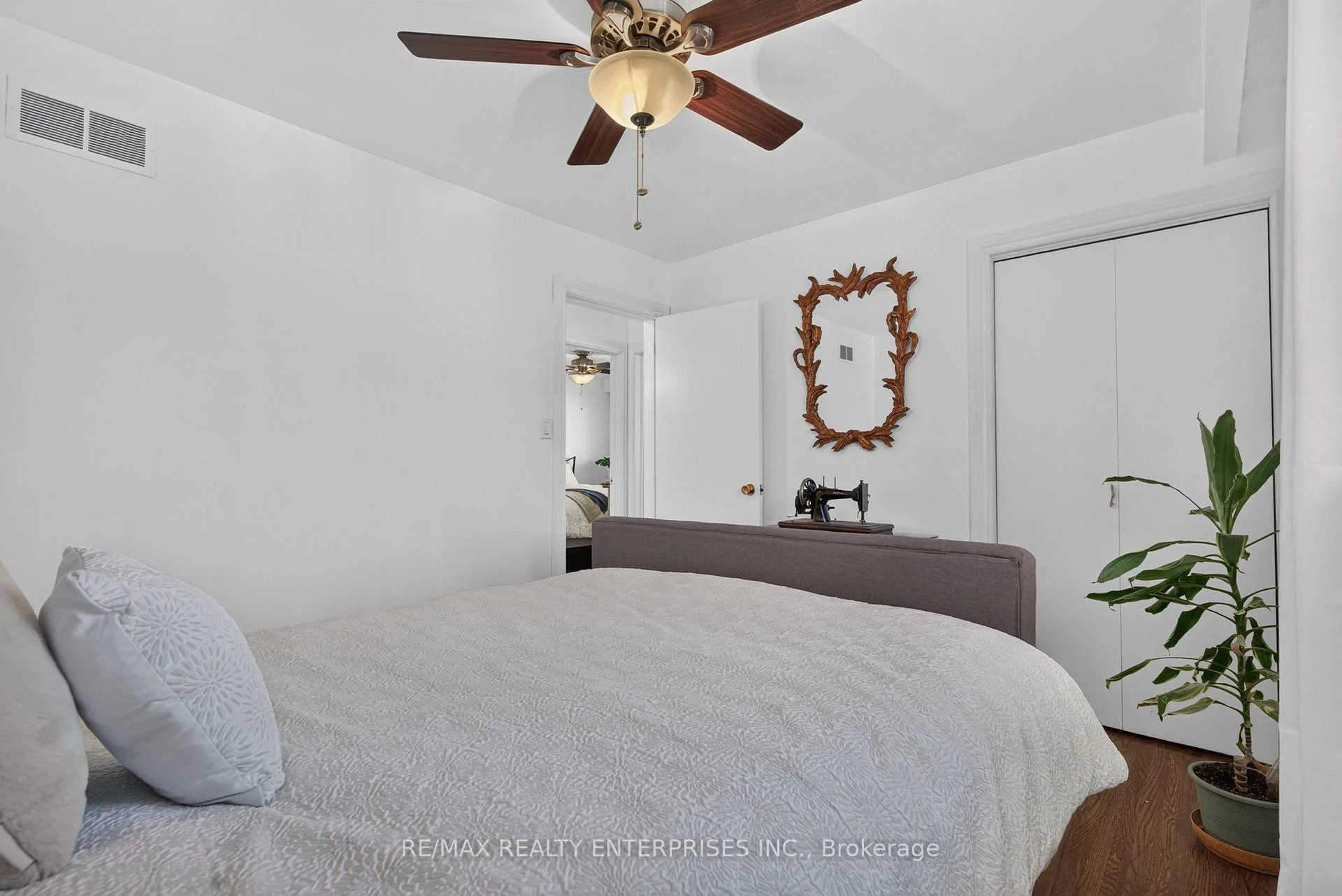 Photo 22 of 1083 Melton Drive, Mississauga, Lakeview — HOMEH
