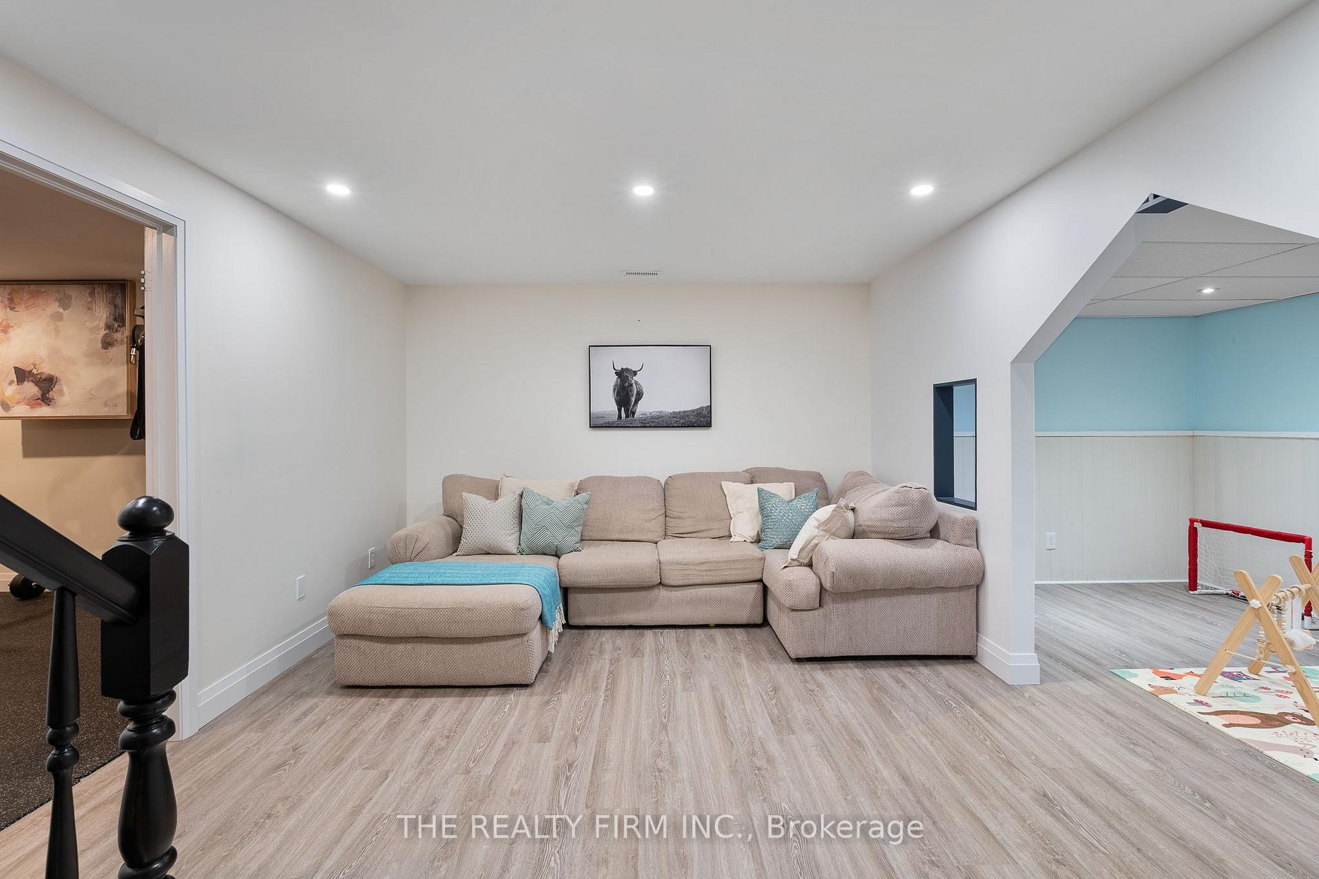 Photo 35 of 7 Somerset Crescent, London, South K — HOMEH
