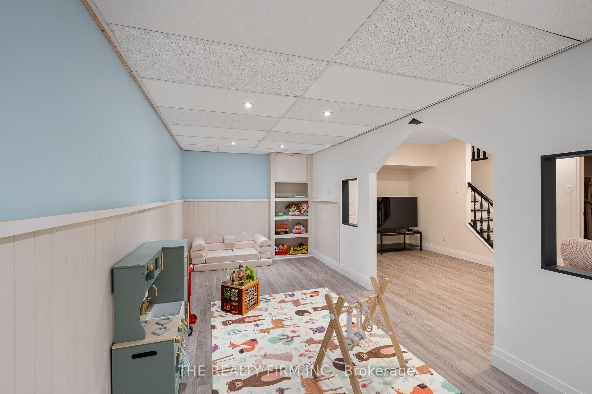Photo 36 of 7 Somerset Crescent, London, South K — HOMEH