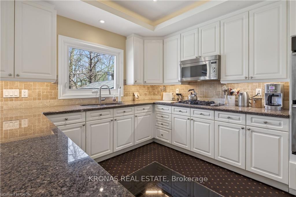 Photo 19 of 85 Waterford Crescent, Hamilton, Lakeshore — HOMEH