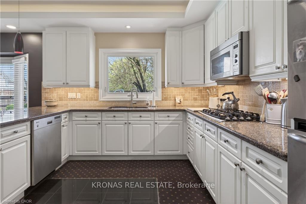 Photo 20 of 85 Waterford Crescent, Hamilton, Lakeshore — HOMEH
