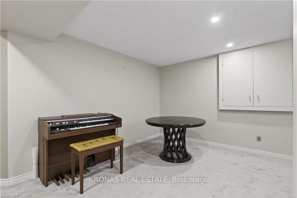Photo 39 of 85 Waterford Crescent, Hamilton, Lakeshore — HOMEH