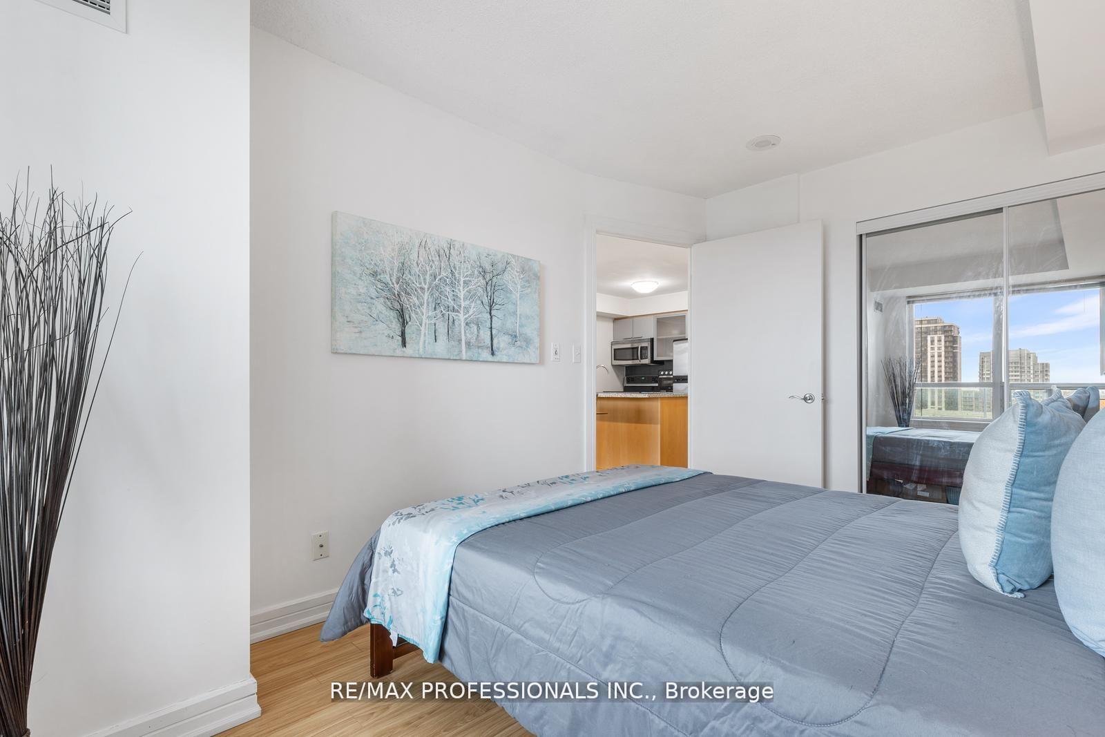 Photo 4 of Unit 706, 18 Harrison Garden Boulevard, North York, Willowdale East — HOMEH