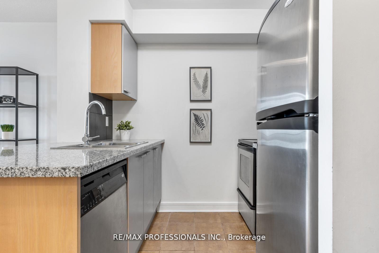 Photo 7 of Unit 706, 18 Harrison Garden Boulevard, North York, Willowdale East — HOMEH