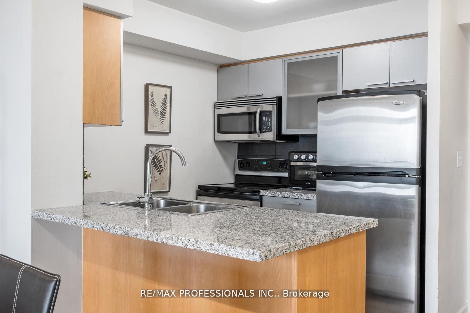 Photo 8 of Unit 706, 18 Harrison Garden Boulevard, North York, Willowdale East — HOMEH