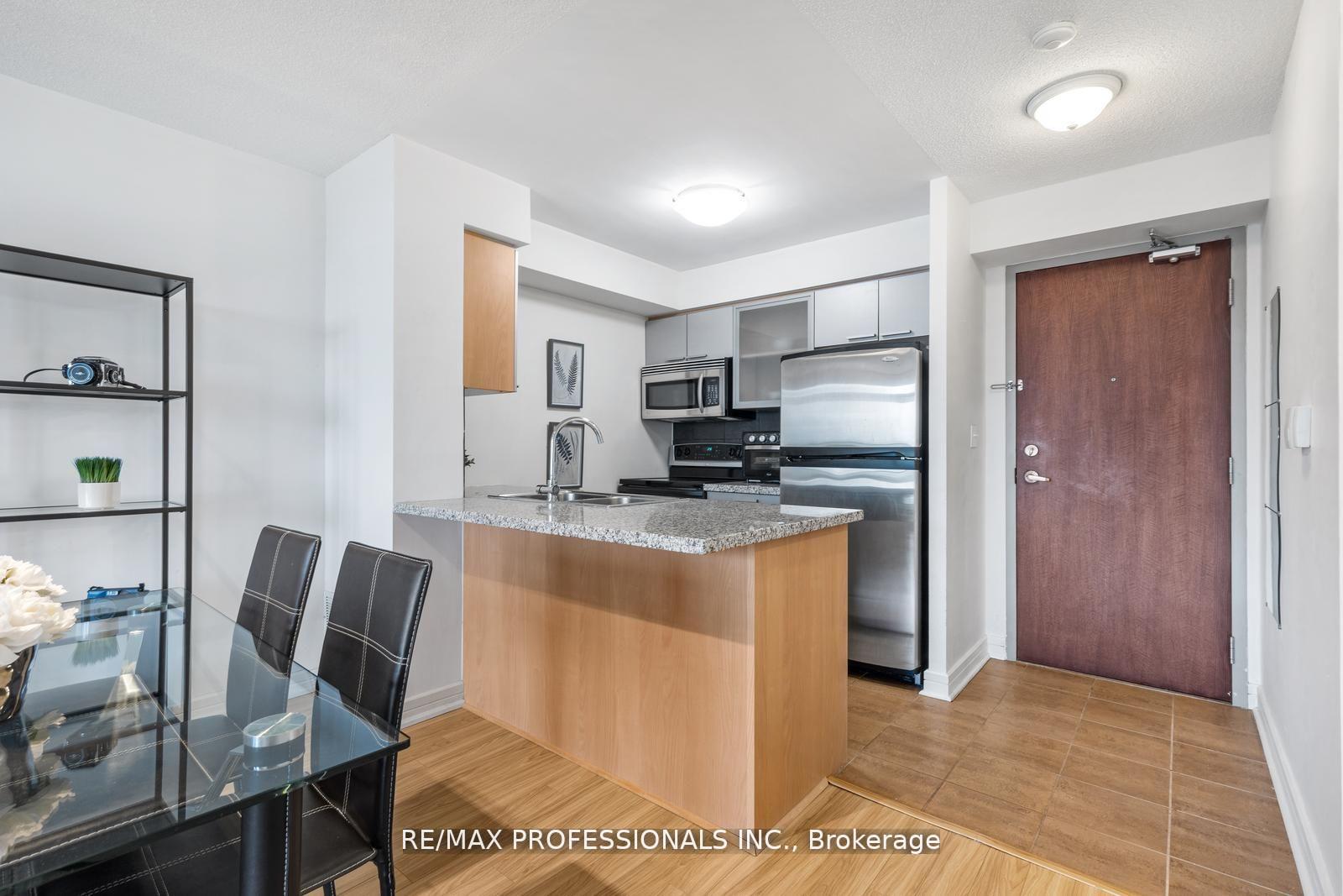 Photo 9 of Unit 706, 18 Harrison Garden Boulevard, North York, Willowdale East — HOMEH