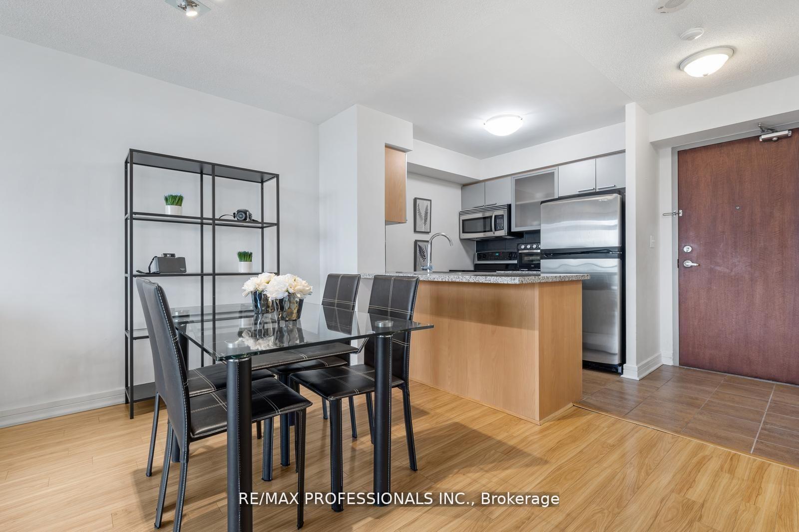 Photo 10 of Unit 706, 18 Harrison Garden Boulevard, North York, Willowdale East — HOMEH